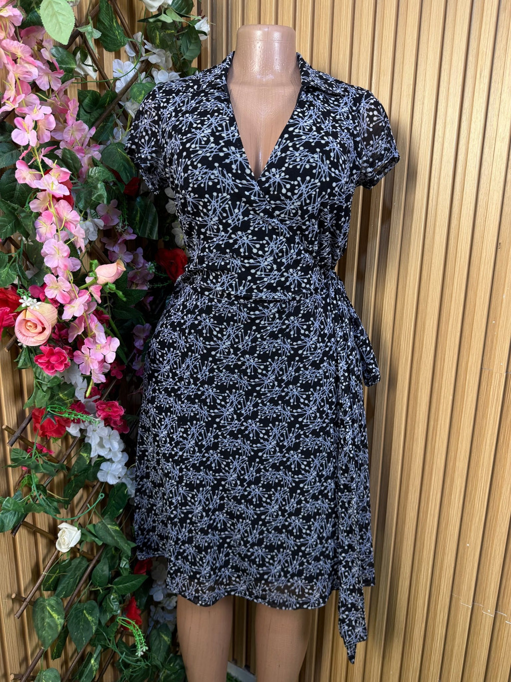 Robe évasée manches courtes ceintrée col V - Perluna Store