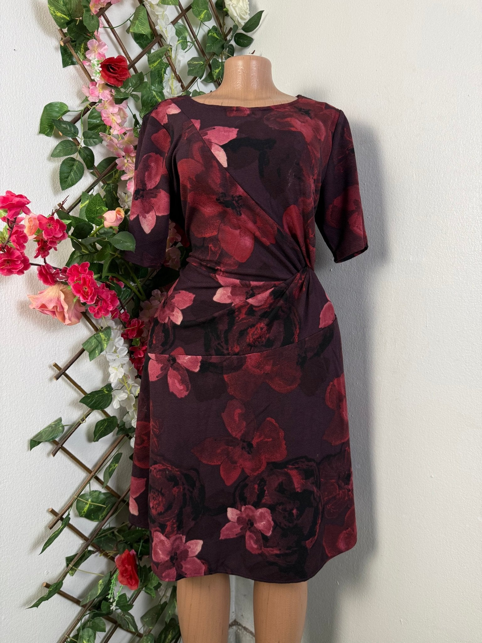 Robe évasée manches courtes ceintrée imprimé fleurie - Perluna Store - kinshasa