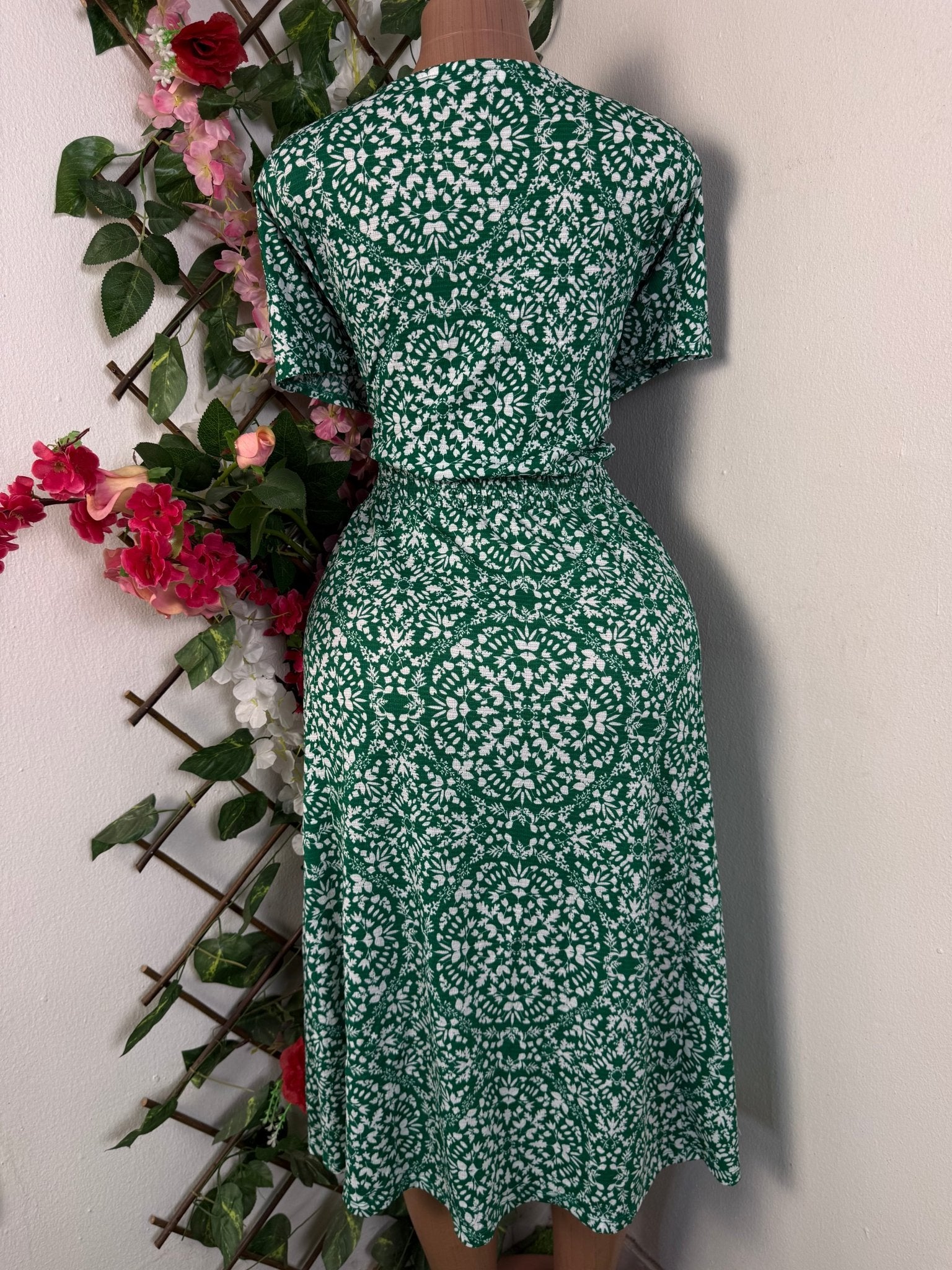 Robe évasée manches courtes colle V - Perluna Store - kinshasa