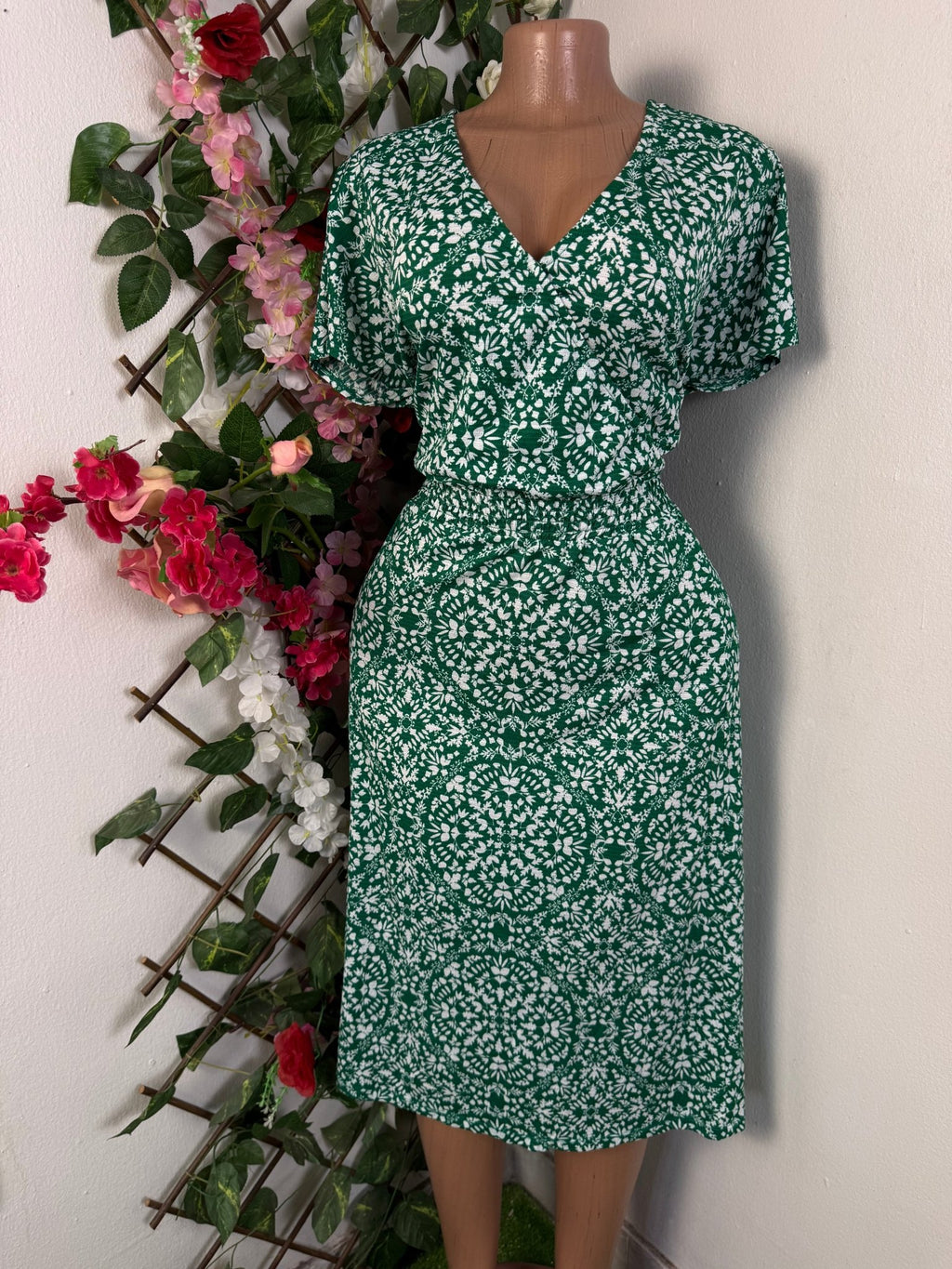 Robe évasée manches courtes colle V - Perluna Store - kinshasa