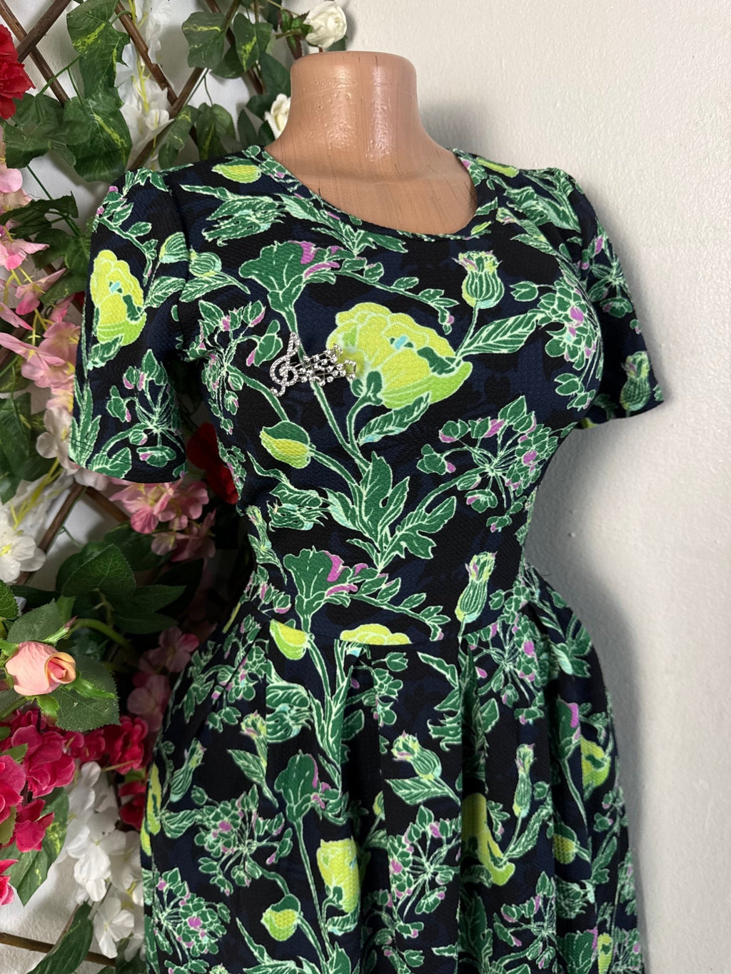 Robe évasée manches courtes décollectée - Perluna Store