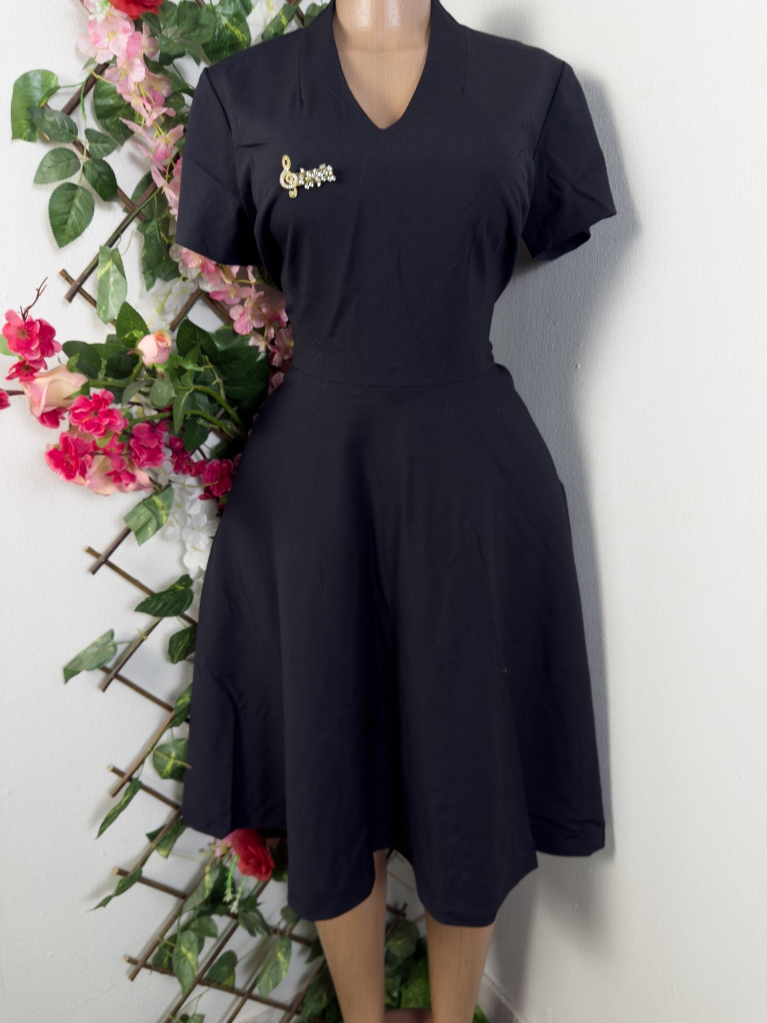 Robe évasée manches courtes décollectée - Perluna Store