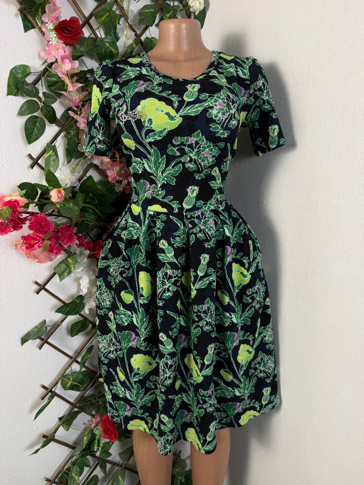 Robe évasée manches courtes décollectée - Perluna Store