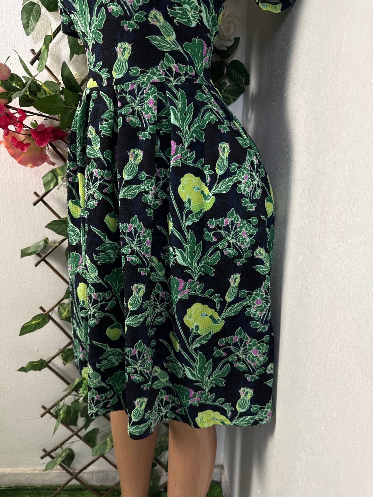 Robe évasée manches courtes décollectée - Perluna Store