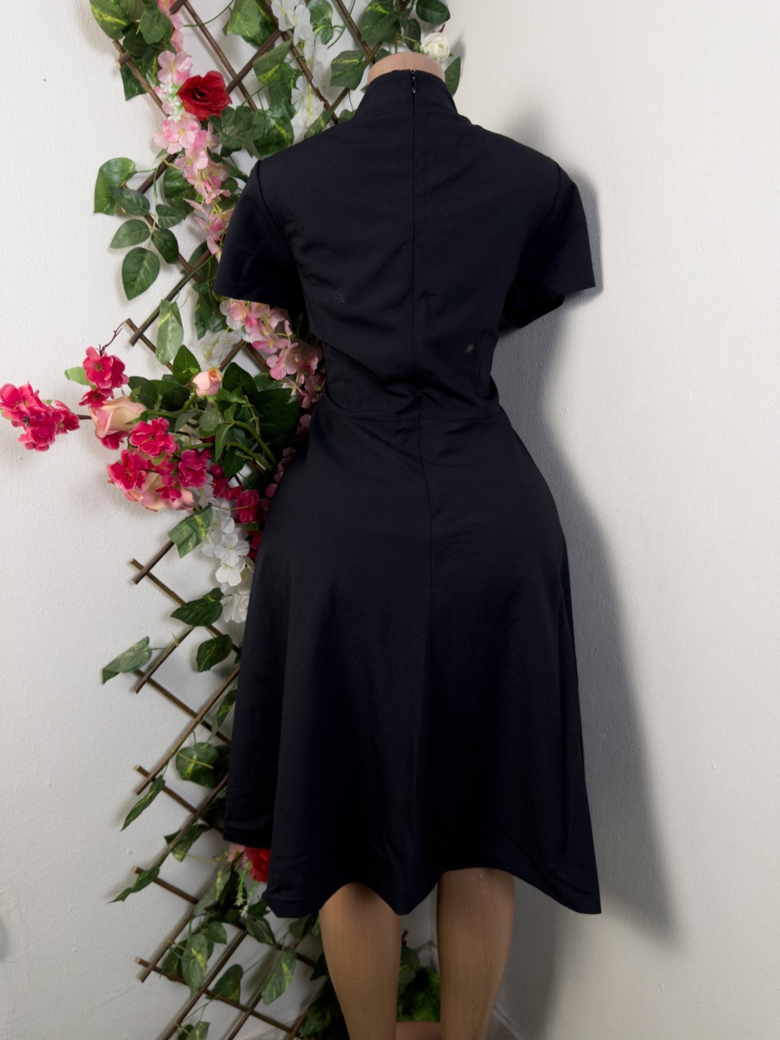 Robe évasée manches courtes décollectée - Perluna Store