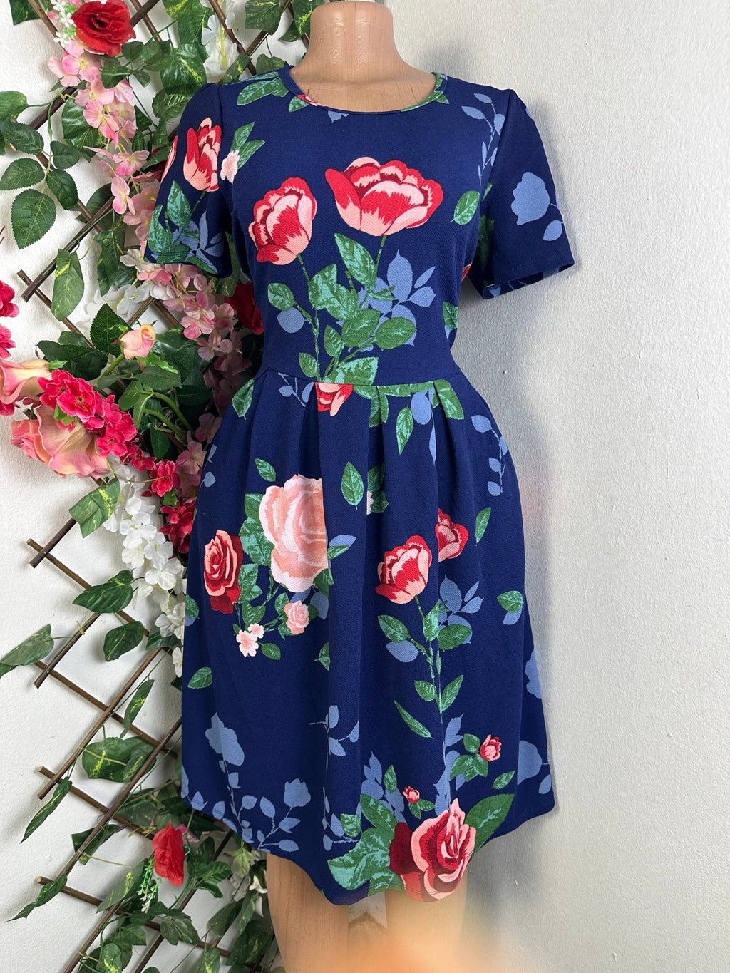 Robe évasée  manches courtes décolletée - Perluna Store
