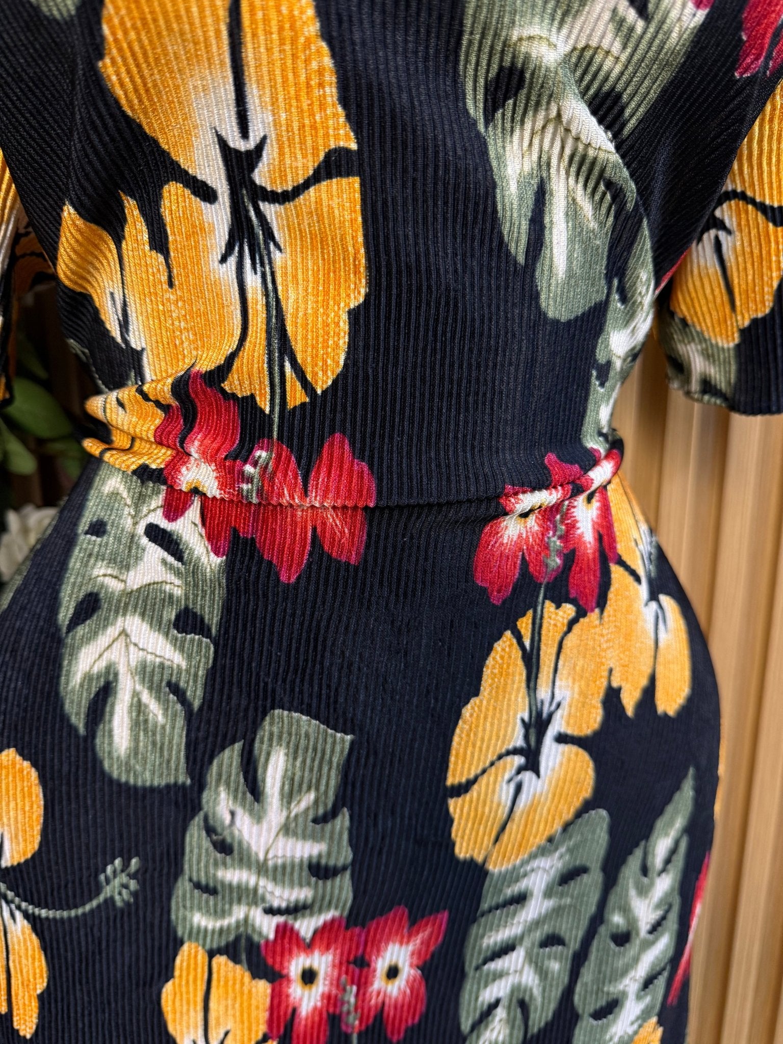 Robe évasée manches courtes décolletée - Perluna Store