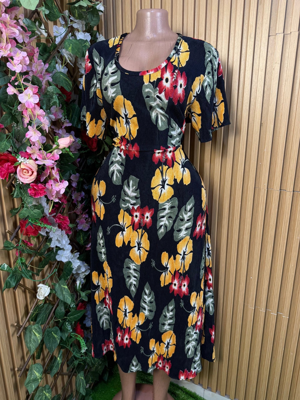 Robe évasée manches courtes décolletée - Perluna Store