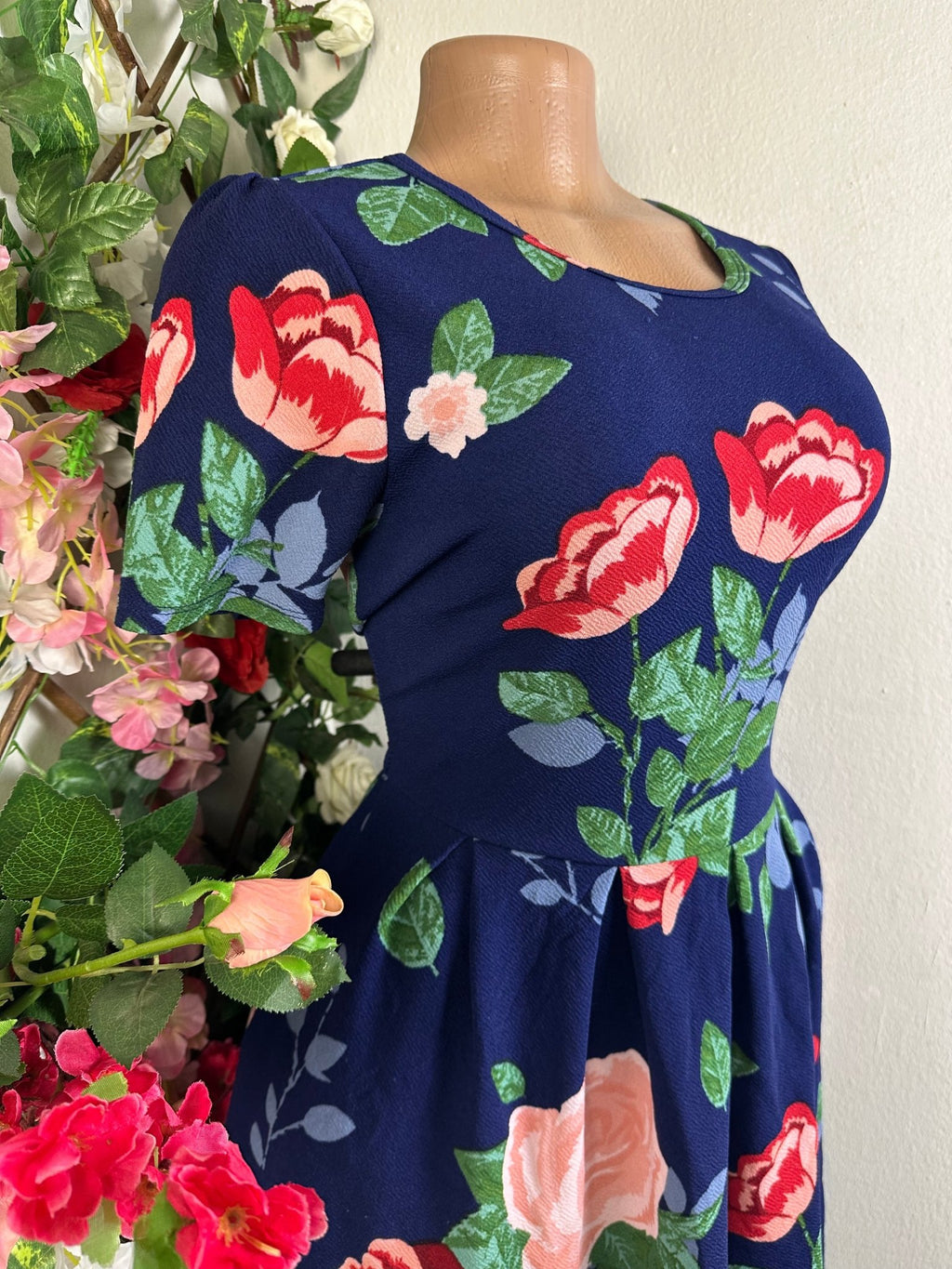 Robe évasée  manches courtes décolletée - Perluna Store