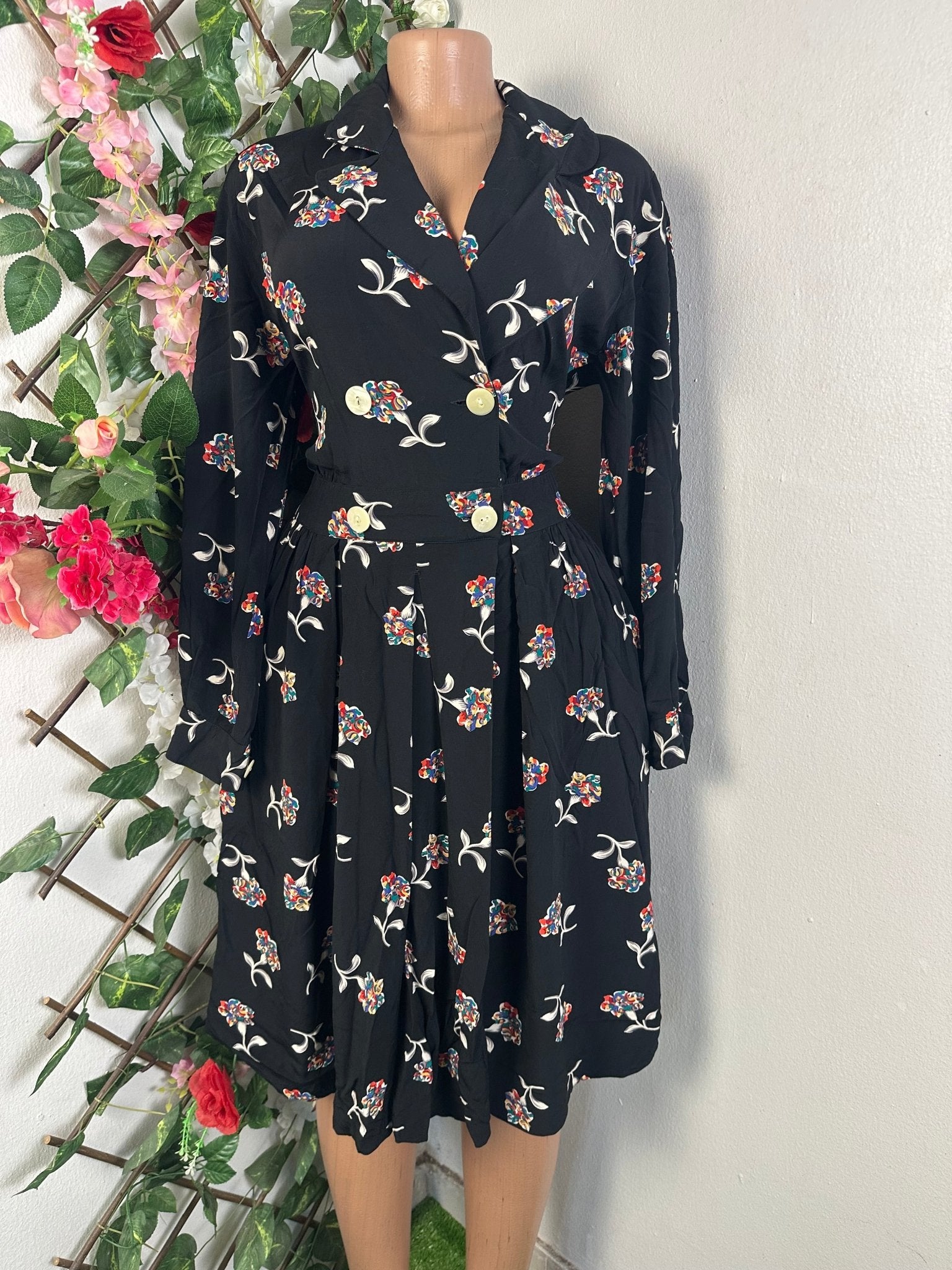 Robe évasée manches longue décollectée V - Perluna Store - kinshasa