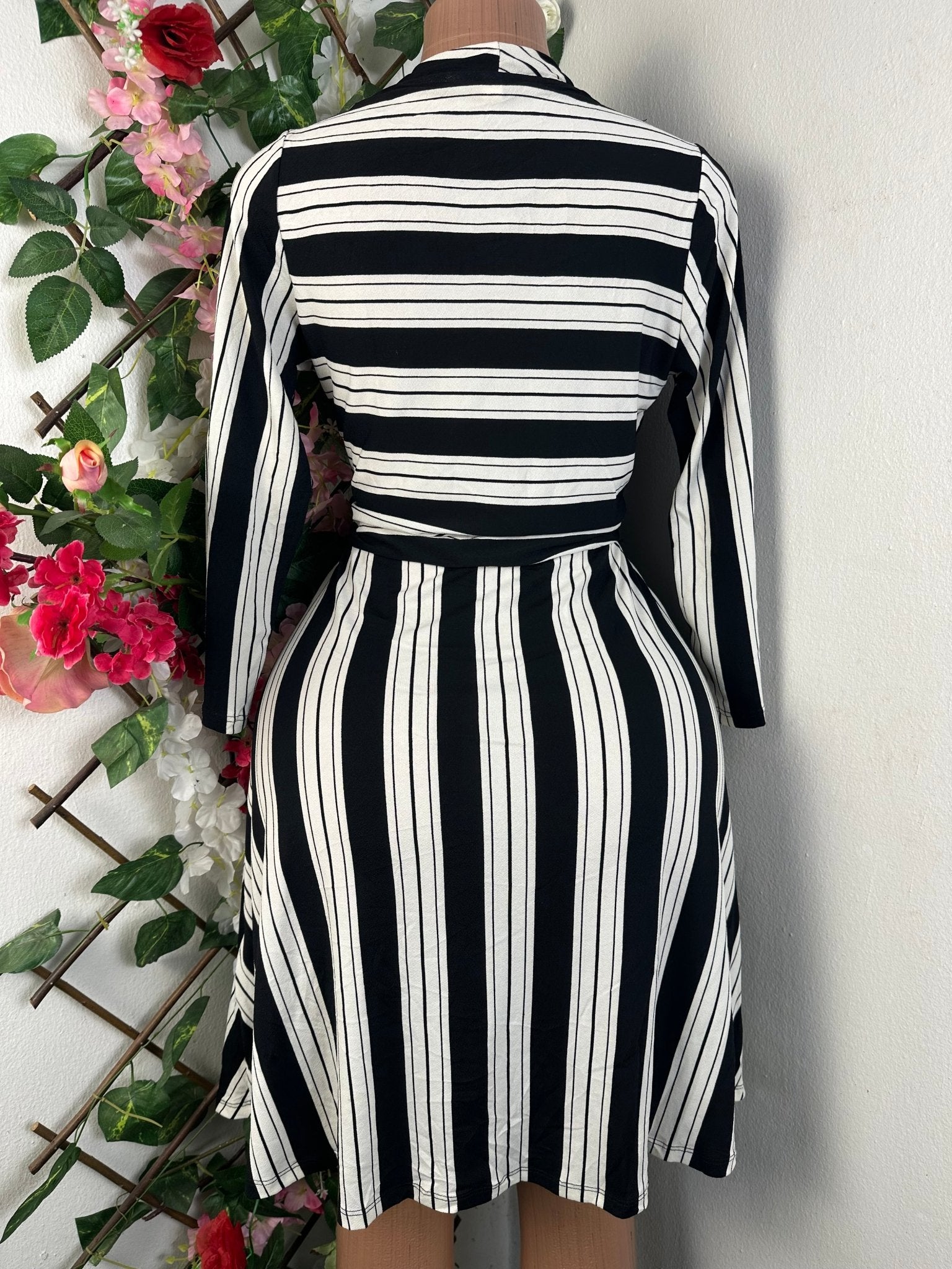 Robe évasée manches longue décollectée - Perluna Store - kinshasa