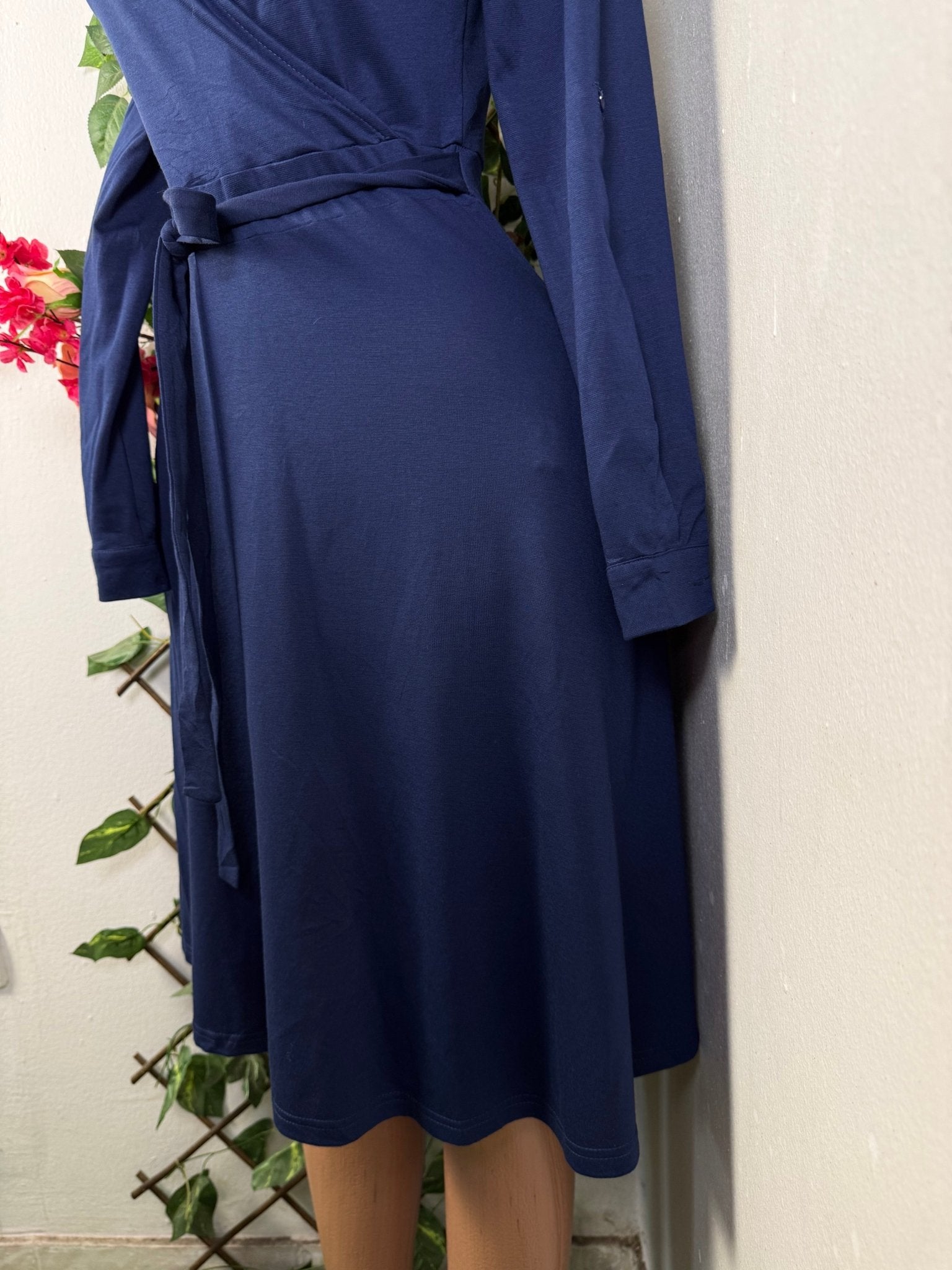 Robe évasée manches longues colle V - Perluna Store - kinshasa