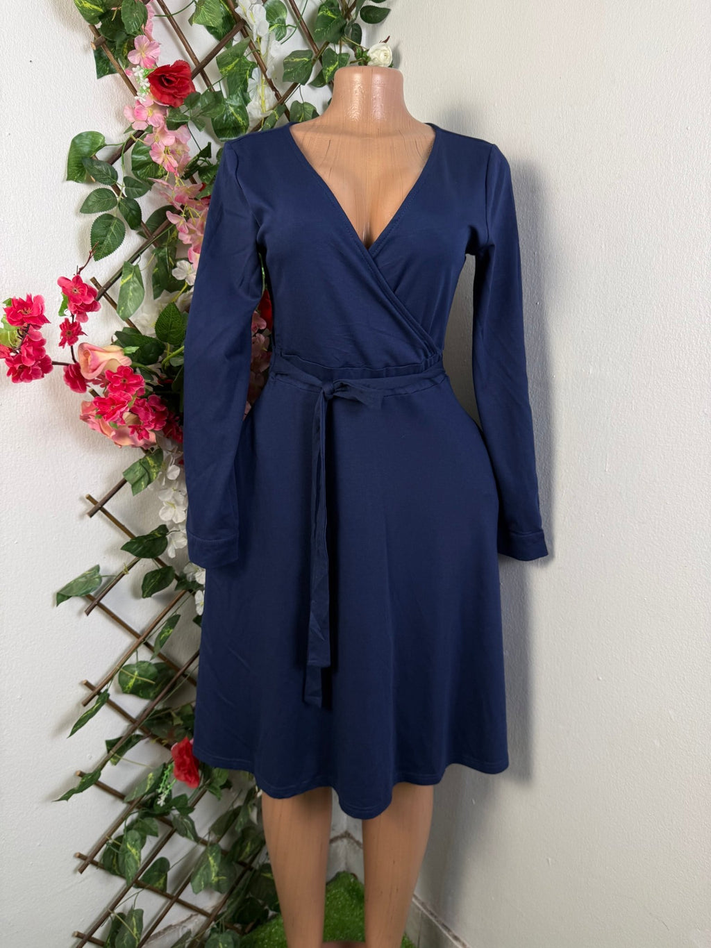 Robe évasée manches longues colle V - Perluna Store - kinshasa