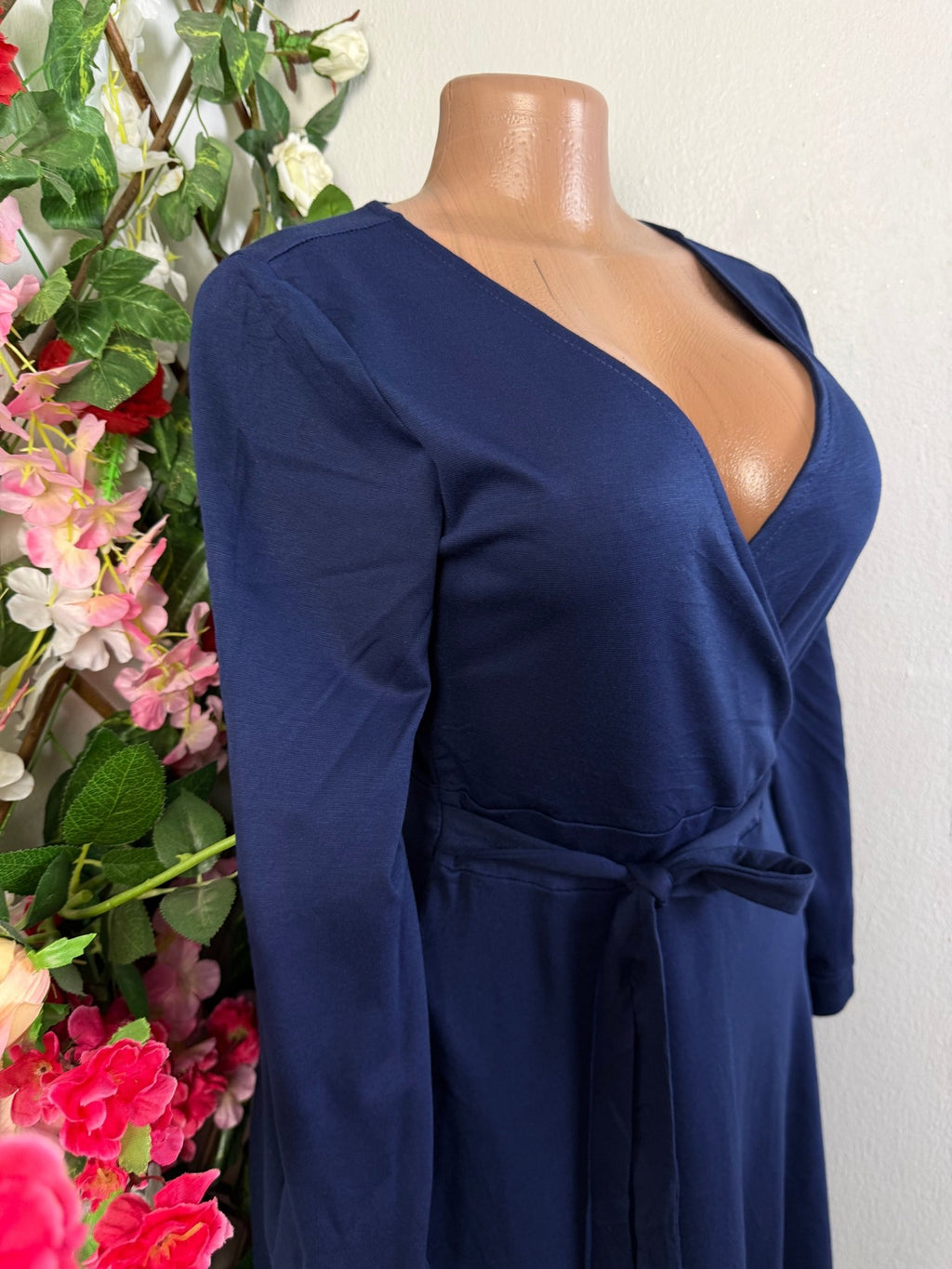 Robe évasée manches longues colle V - Perluna Store - kinshasa