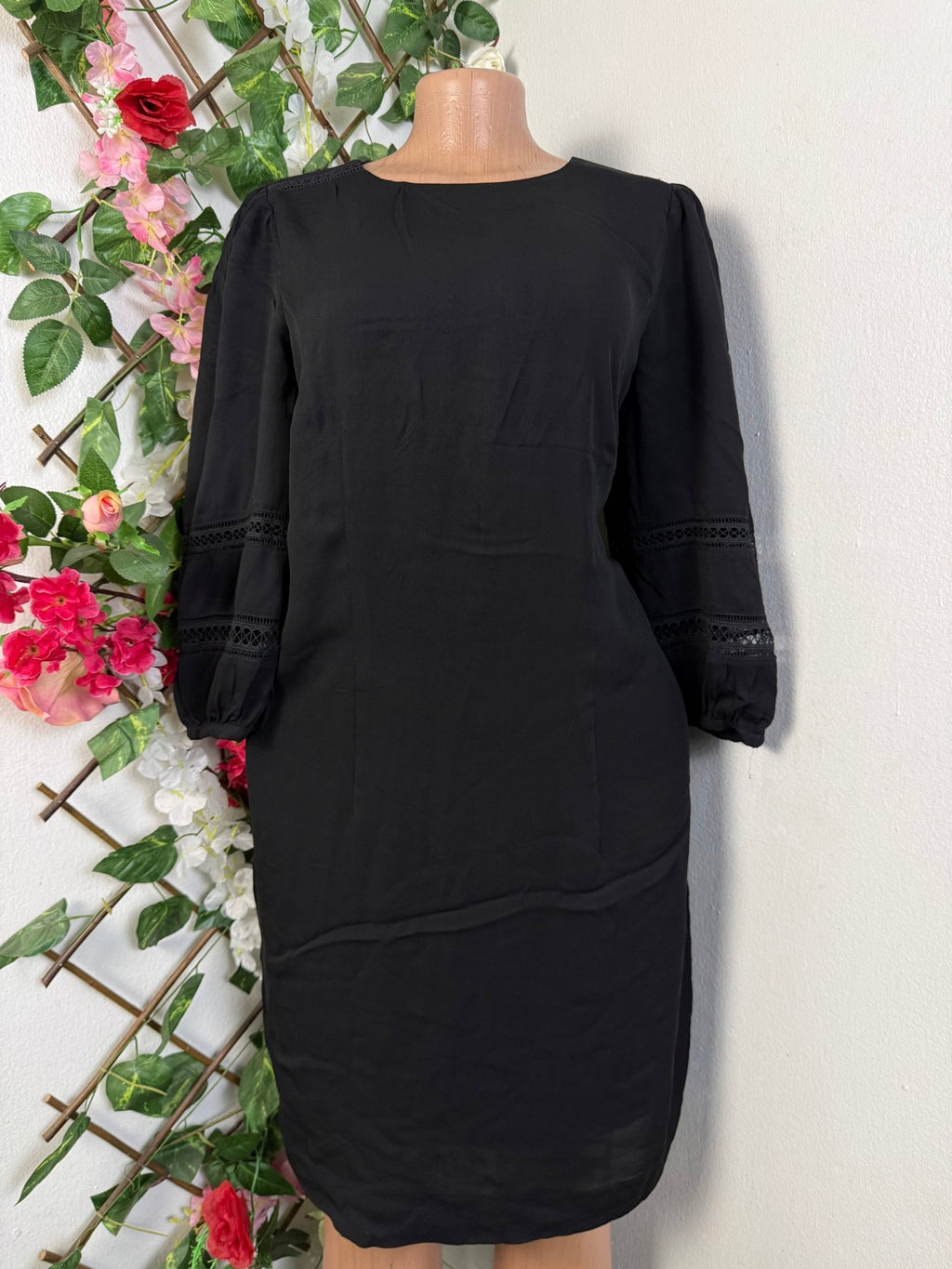 Robe évasée manches longues décollectée - Perluna Store - kinshasa