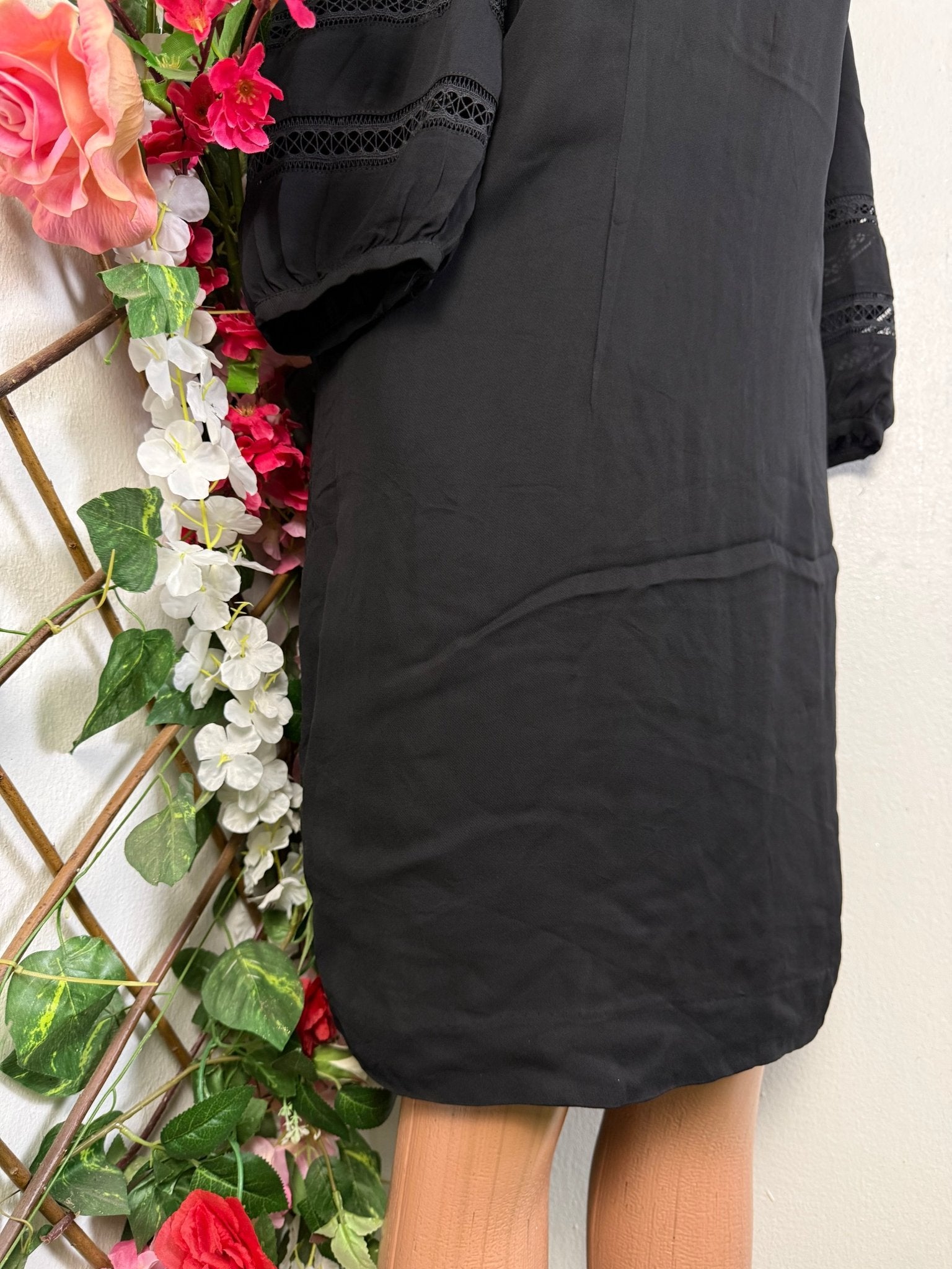 Robe évasée manches longues décollectée - Perluna Store - kinshasa