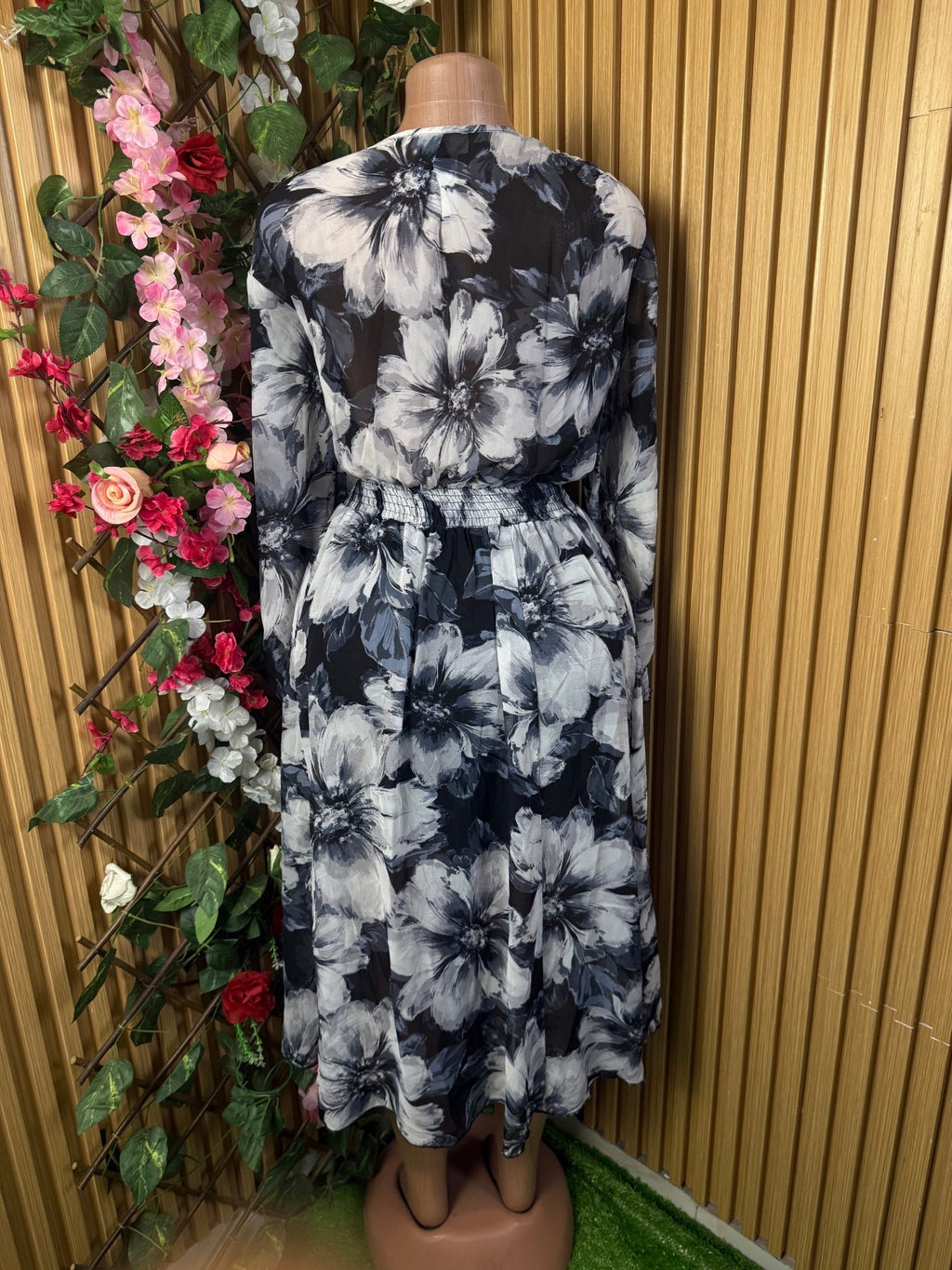 Robe évasée manches longues décolletée - Perluna Store