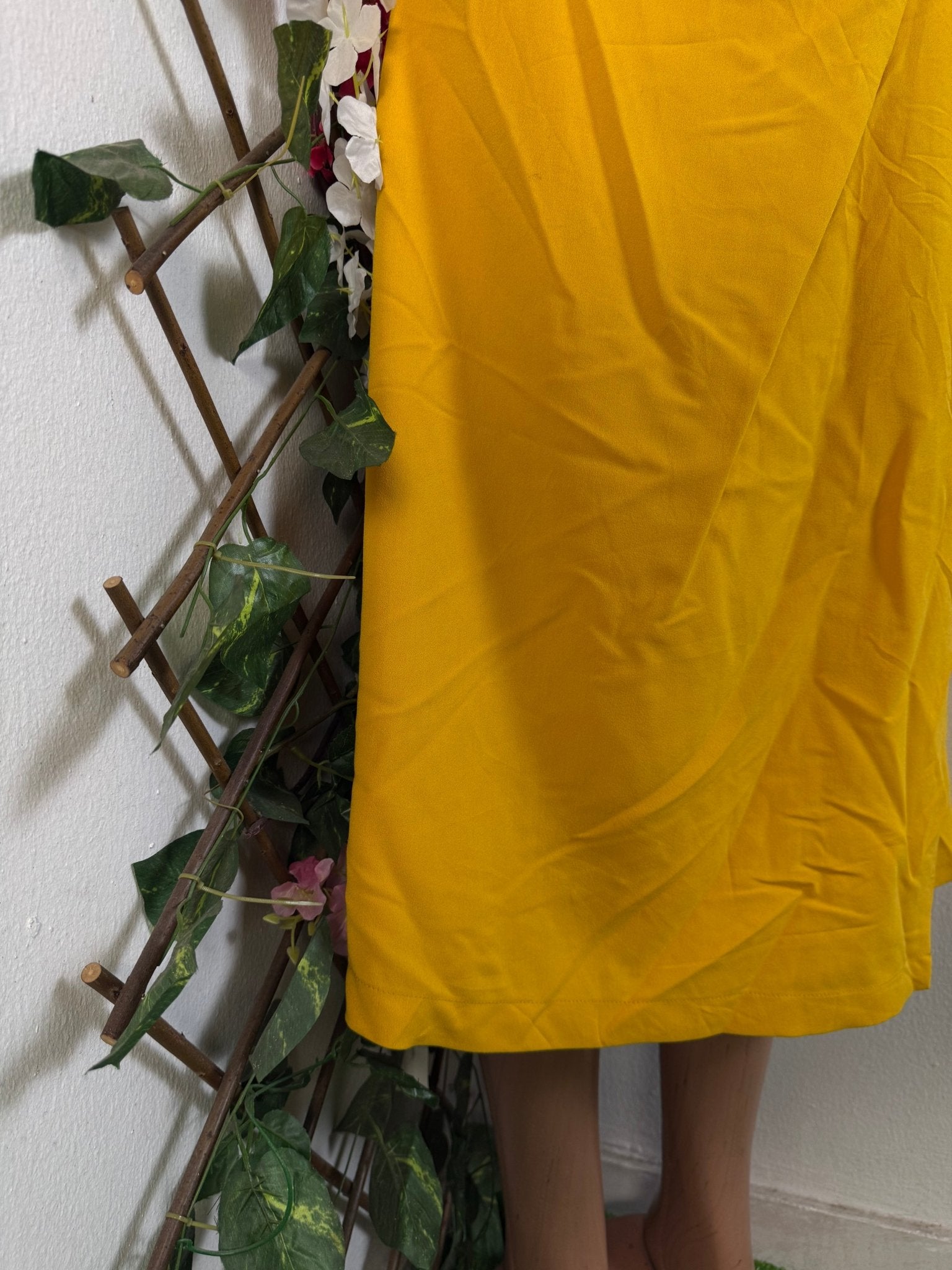 Robe évasée mi-longue manches 3/4 ceintrée - Perluna Store