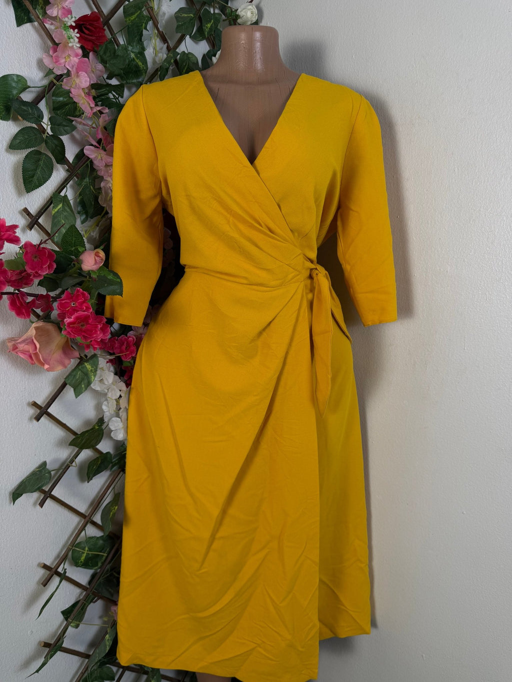 Robe évasée mi-longue manches 3/4 ceintrée - Perluna Store