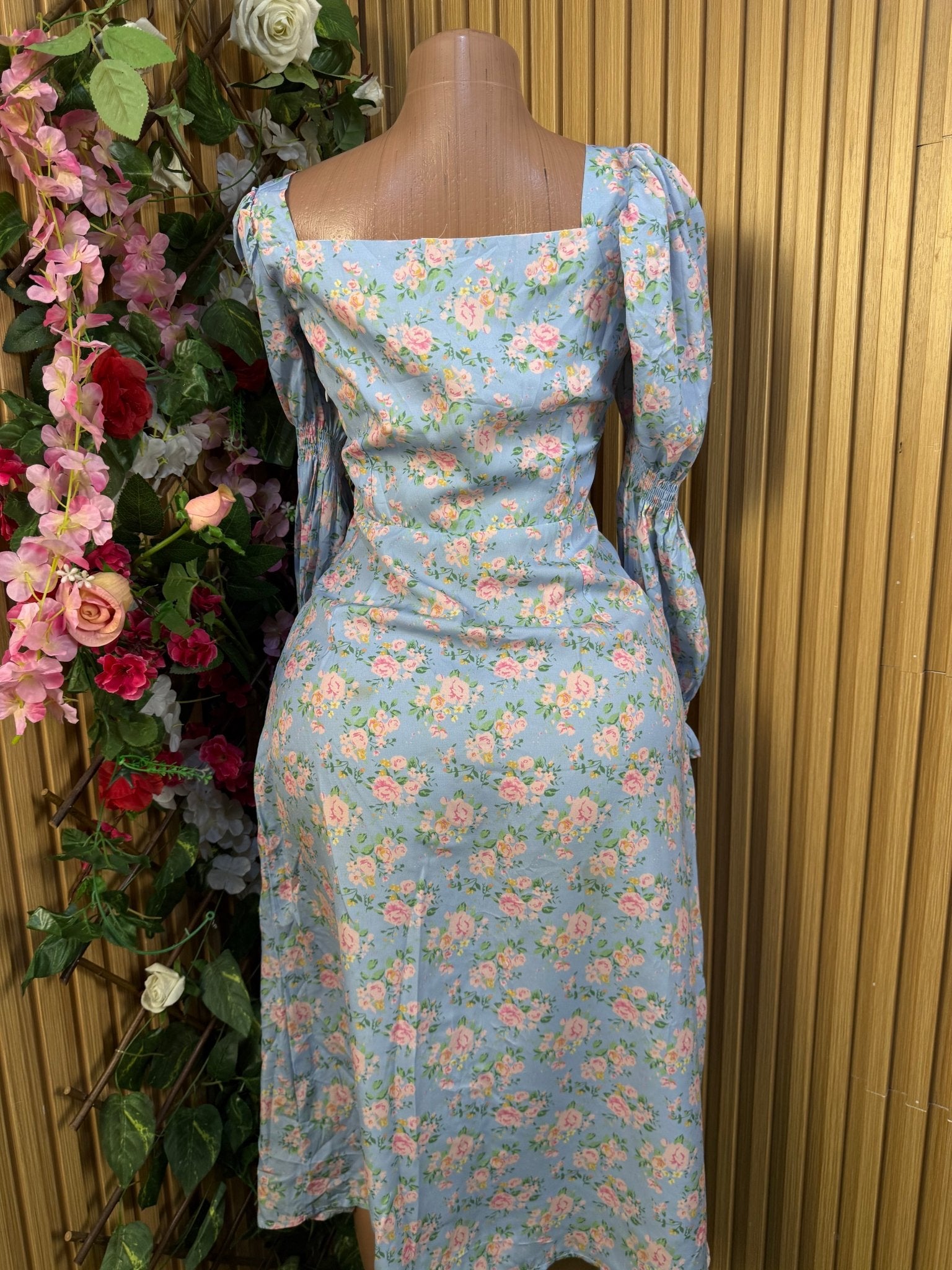 Robe évasée mi-longue manches longue col carré - Perluna Store
