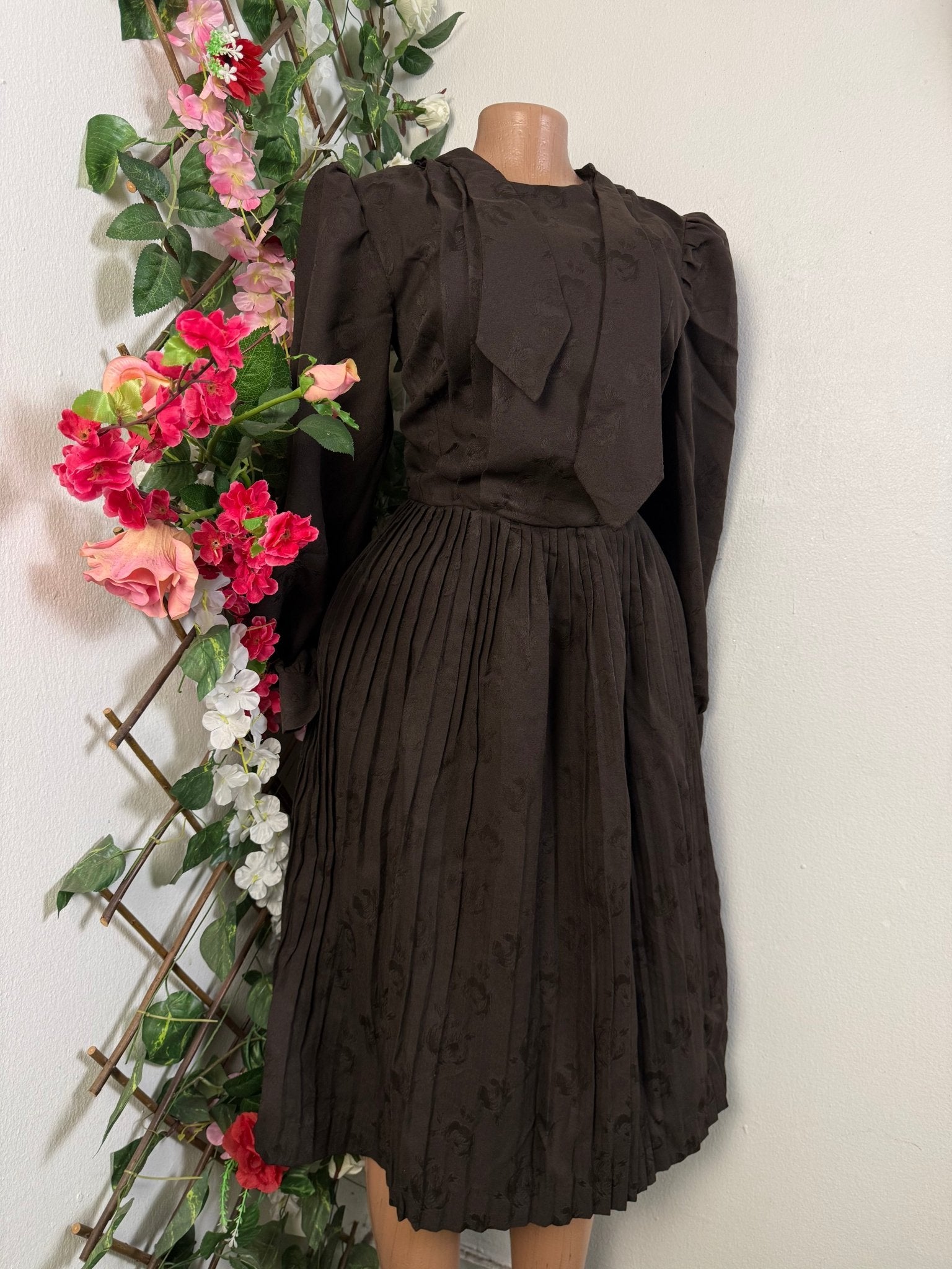 Robe évasée mi - longue manches longues - Perluna Store - kinshasa