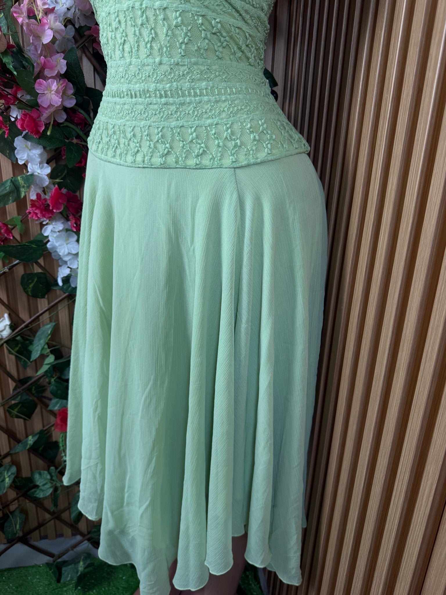 Robe évasée mi-longue sans manches décolletée - Perluna Store