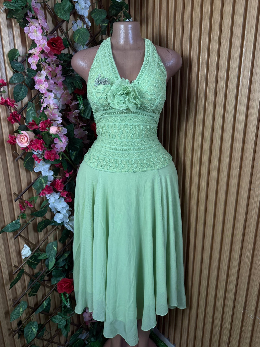 Robe évasée mi-longue sans manches décolletée - Perluna Store