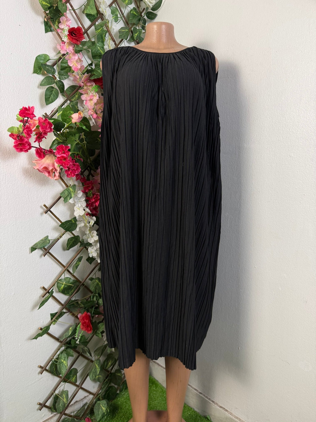 Robe évasée mi - longue sans manches - Perluna Store - kinshasa