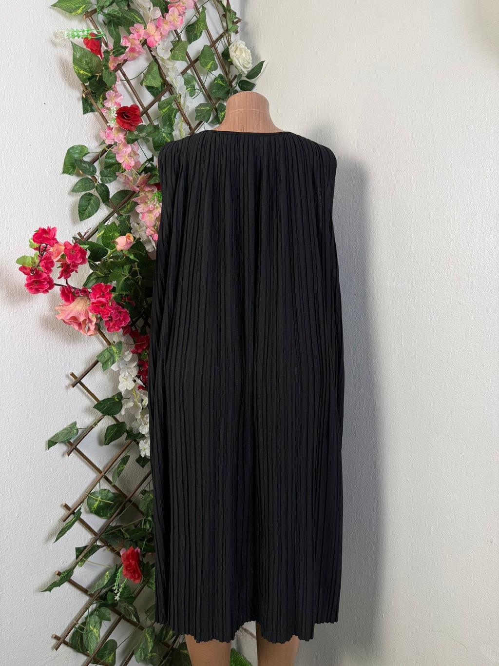 Robe évasée mi - longue sans manches - Perluna Store - kinshasa