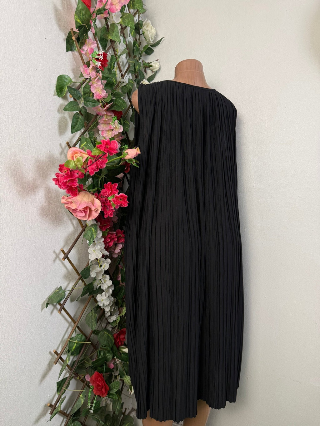 Robe évasée mi - longue sans manches - Perluna Store - kinshasa