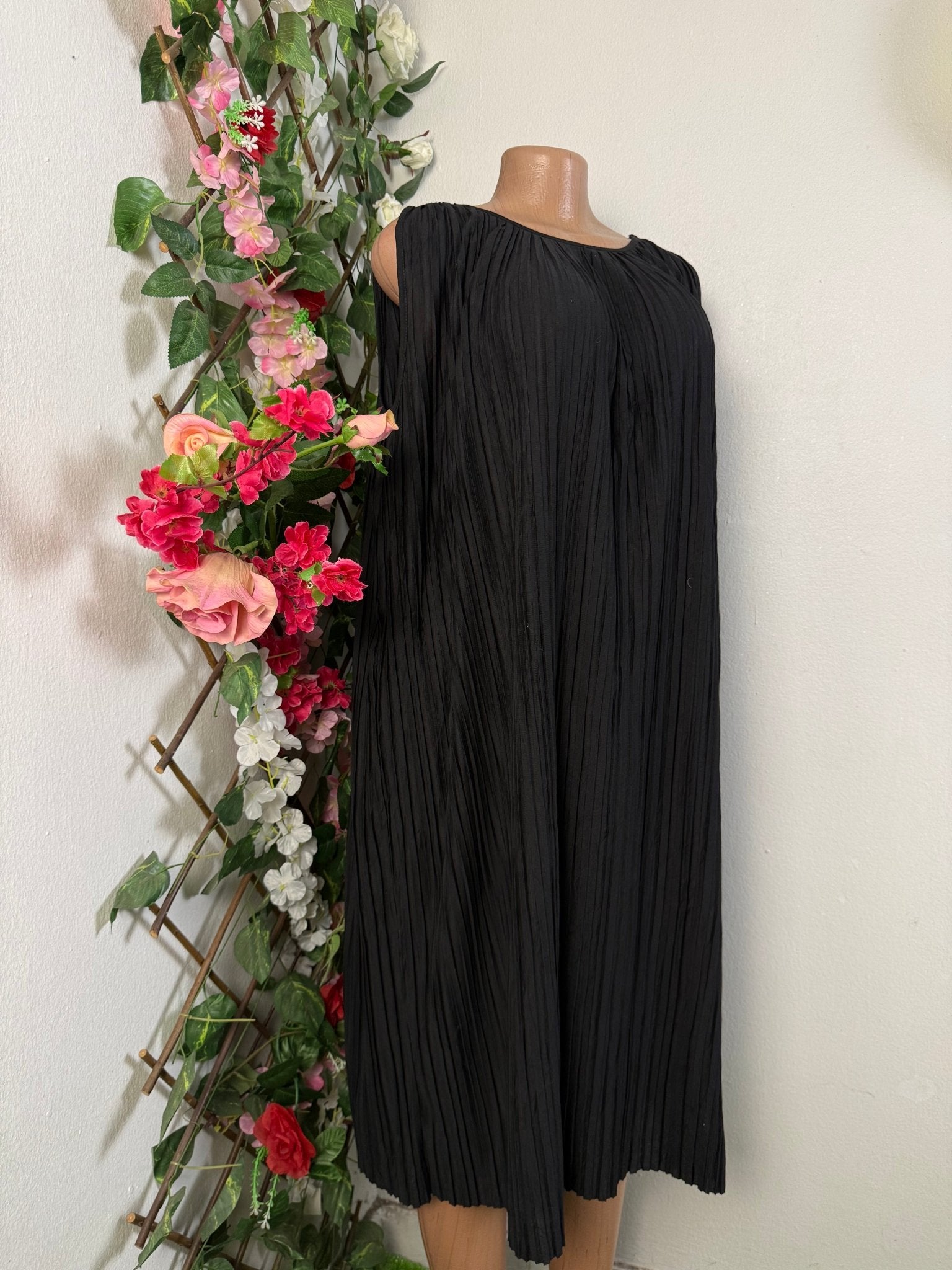 Robe évasée mi - longue sans manches - Perluna Store - kinshasa