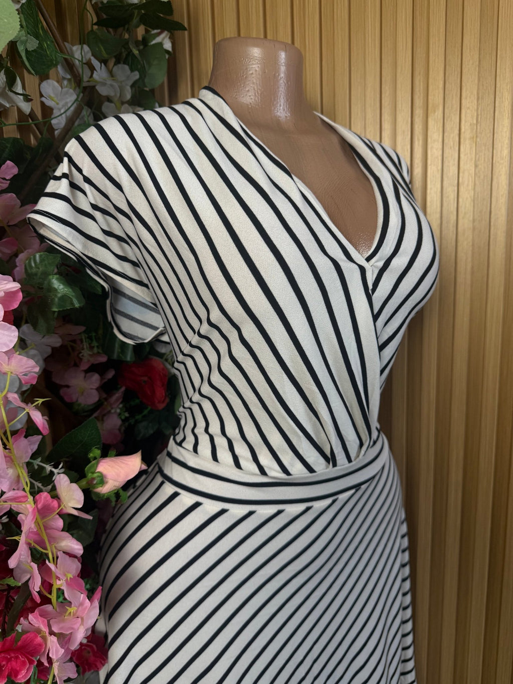 Robe évasée mi-longues manches courtes col V - Perluna Store