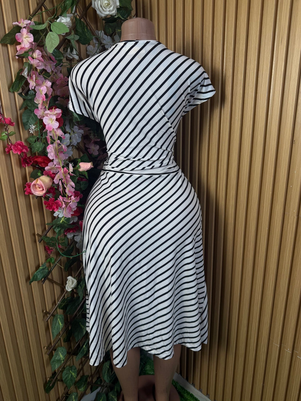 Robe évasée mi-longues manches courtes col V - Perluna Store