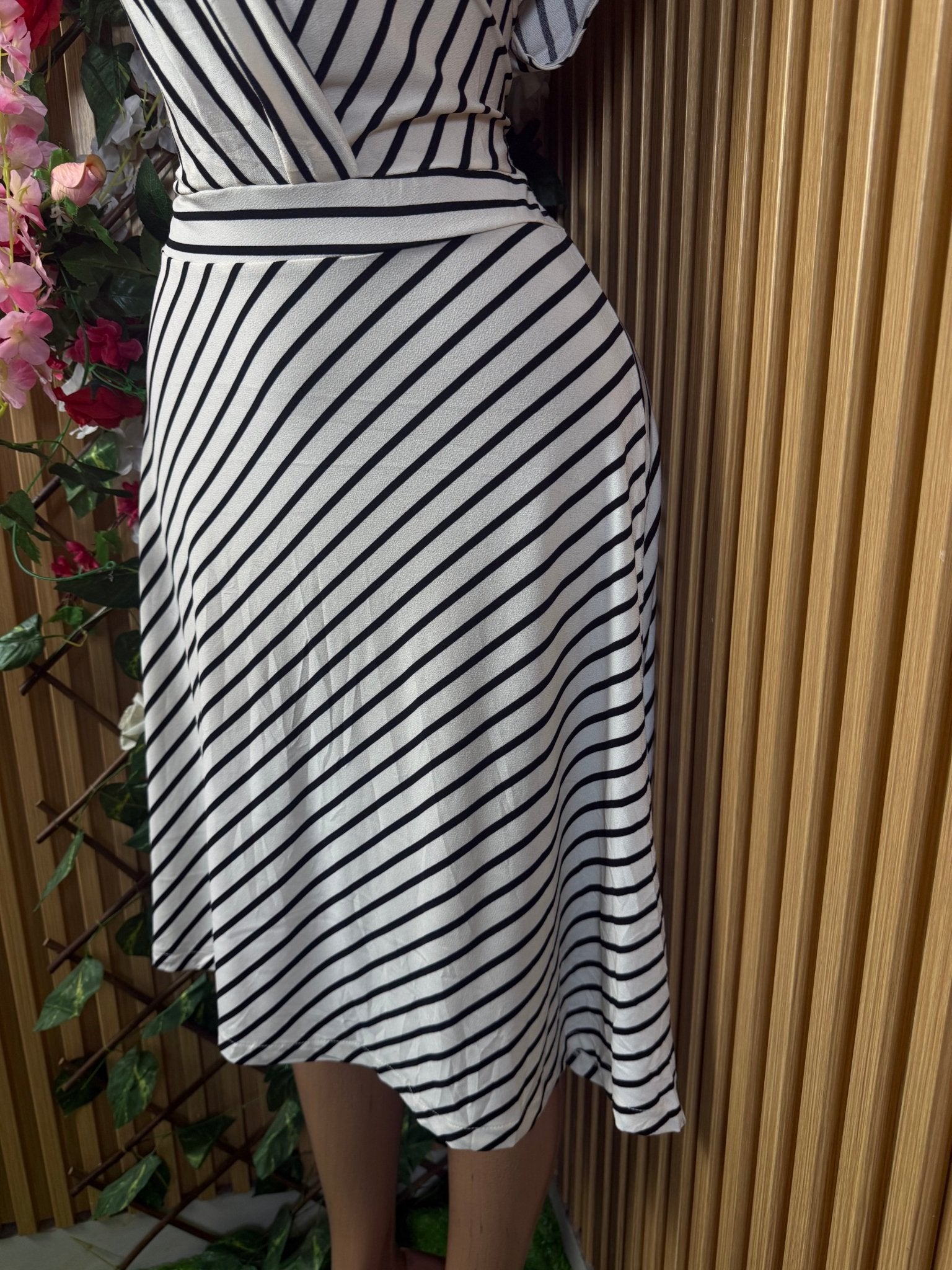 Robe évasée mi-longues manches courtes col V - Perluna Store