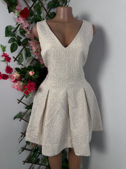 Robe évasée sans manche colle en v - Perluna Store - kinshasa
