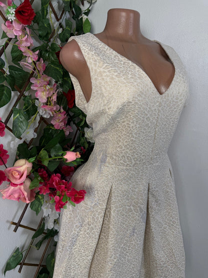 Robe évasée sans manche colle en v - Perluna Store - kinshasa