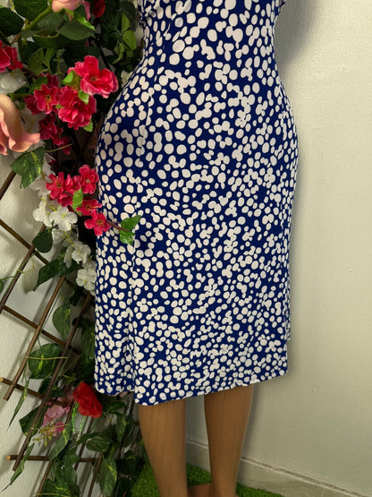 Robe évasée sans manche colle v - Perluna Store - kinshasa