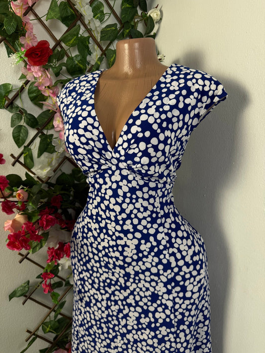 Robe évasée sans manche colle v - Perluna Store - kinshasa