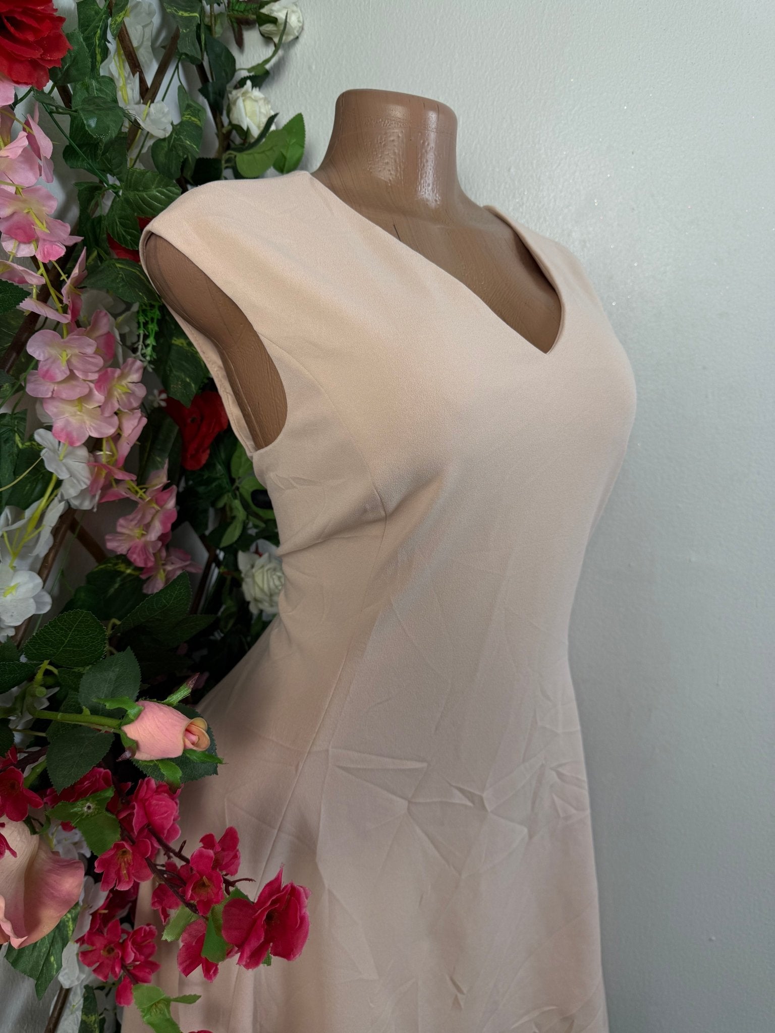 Robe évasée sans manche décolleté en v - Perluna Store - kinshasa