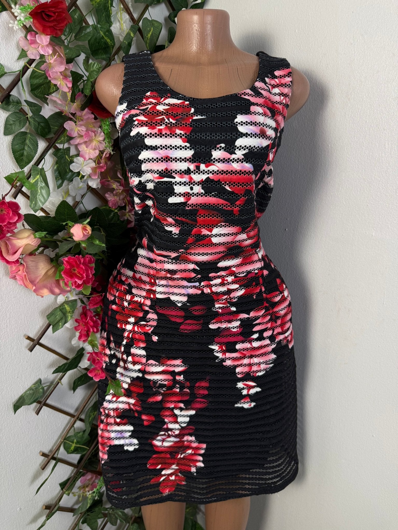 Robe évasée sans manche  - Perluna Store - kinshasa