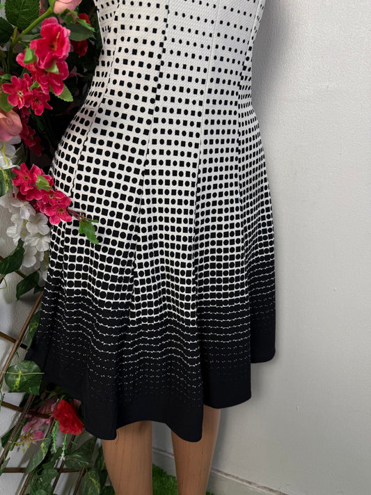 Robe évasée sans manche  - Perluna Store - kinshasa