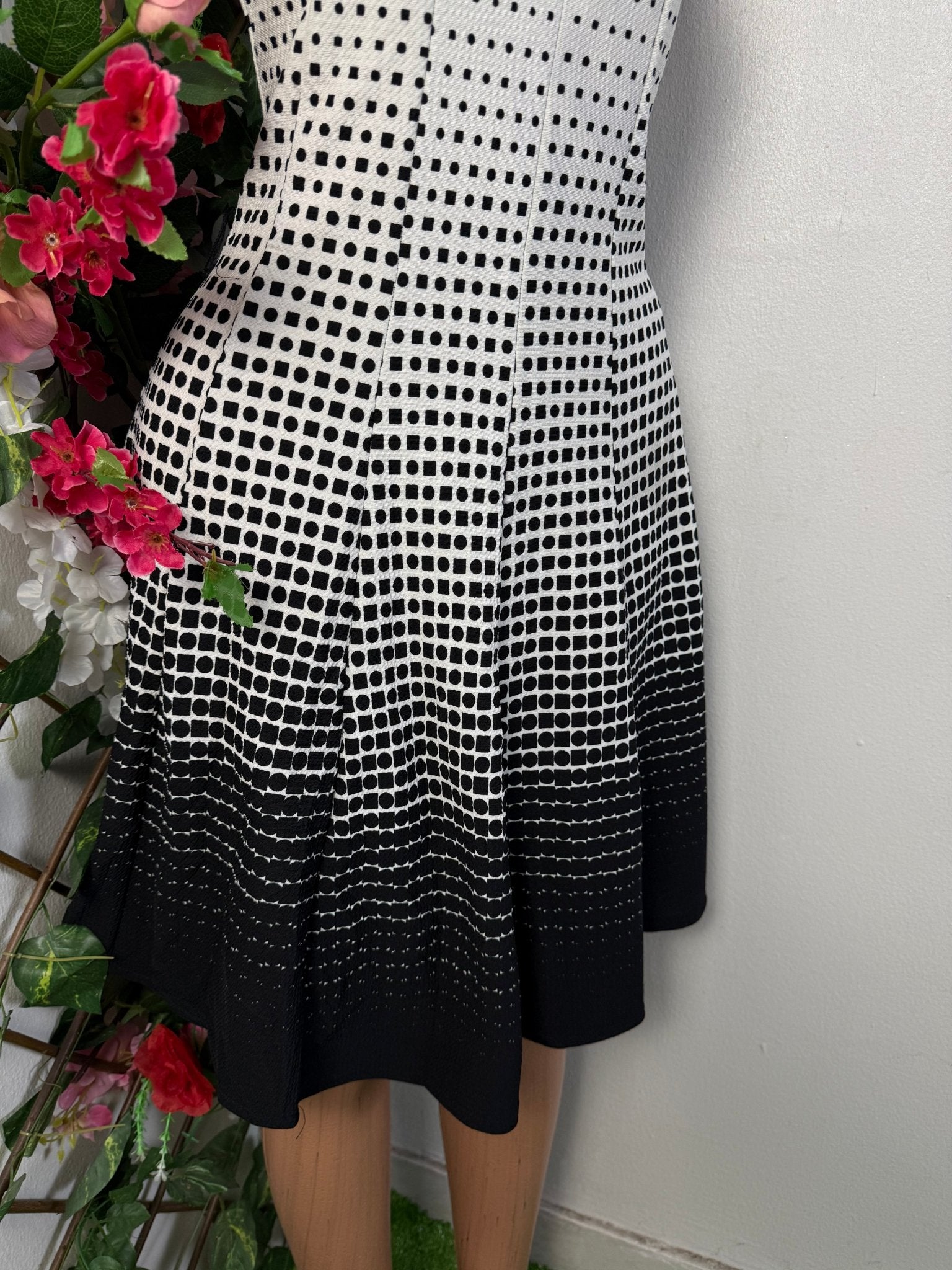 Robe évasée sans manche  - Perluna Store - kinshasa