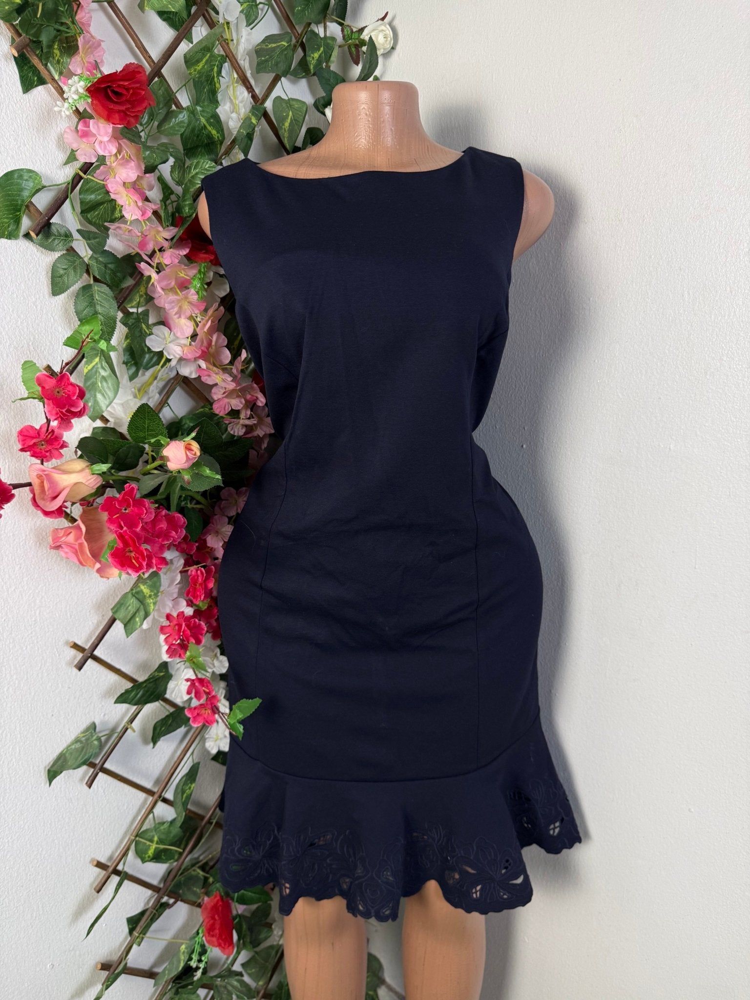 Robe évasée sans manche - Perluna Store - kinshasa