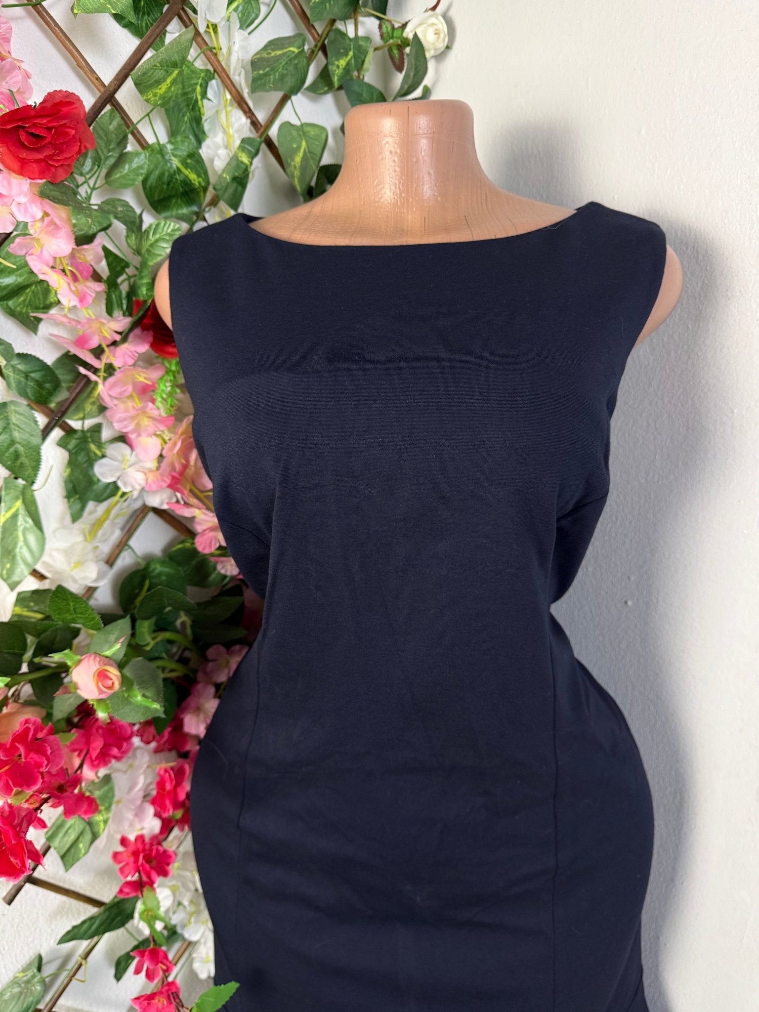 Robe évasée sans manche - Perluna Store - kinshasa