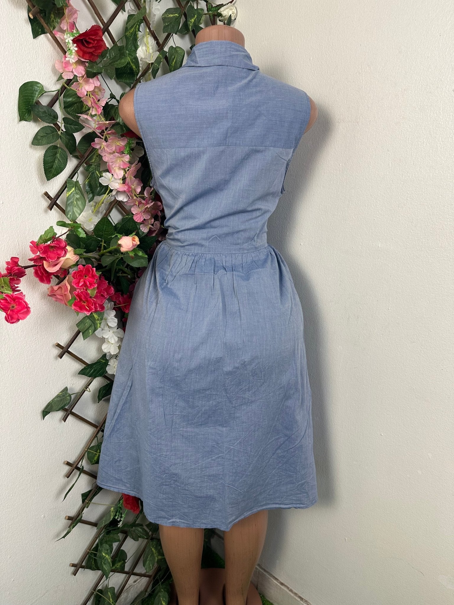 Robe évasée sans manches à boutons - Perluna Store - kinshasa