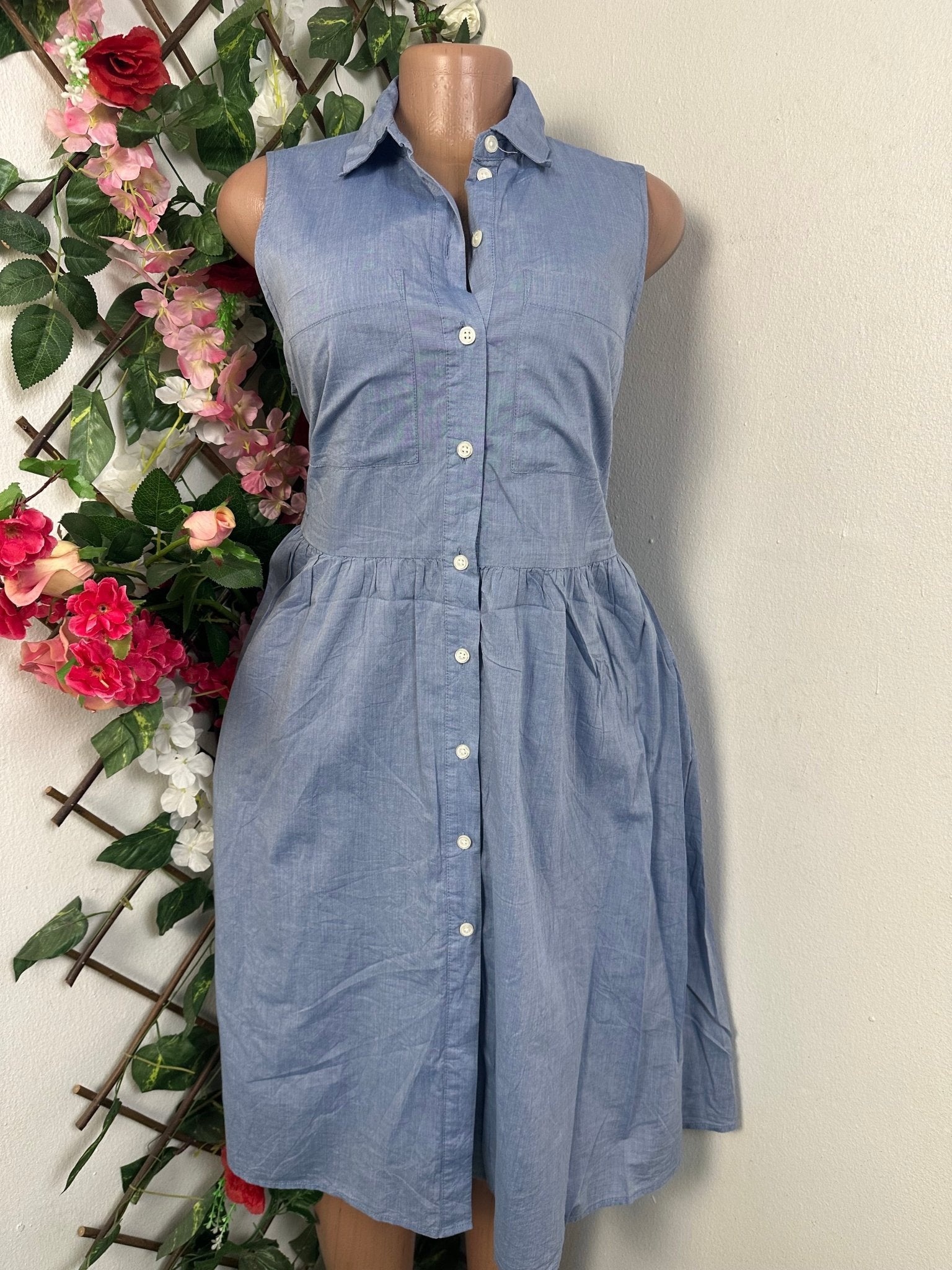 Robe évasée sans manches à boutons - Perluna Store - kinshasa