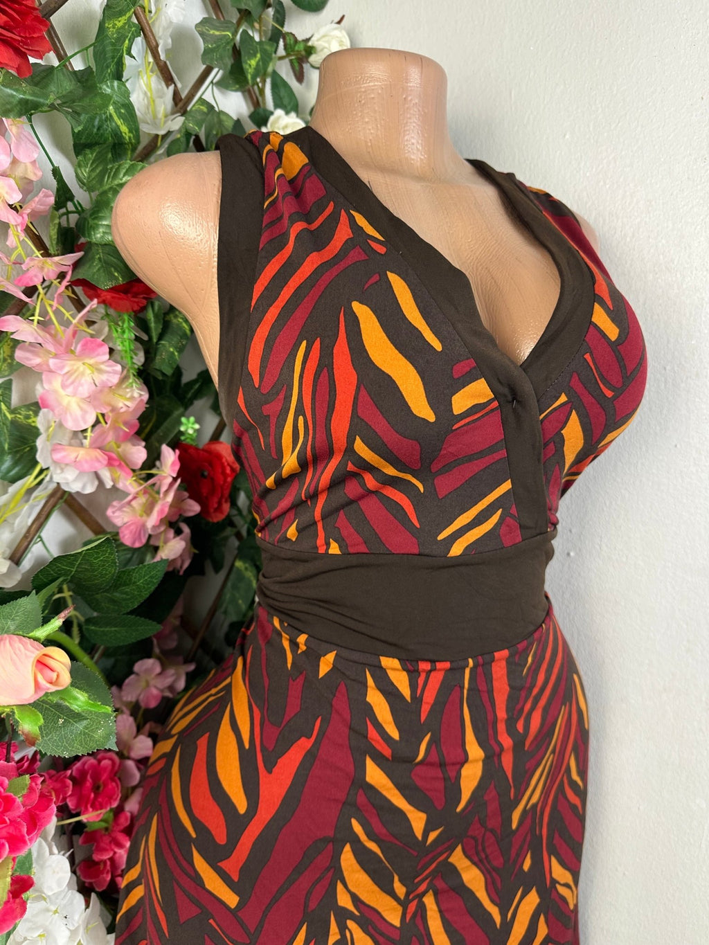 Robe évasée sans manches ceintrée col V - Perluna Store - kinshasa