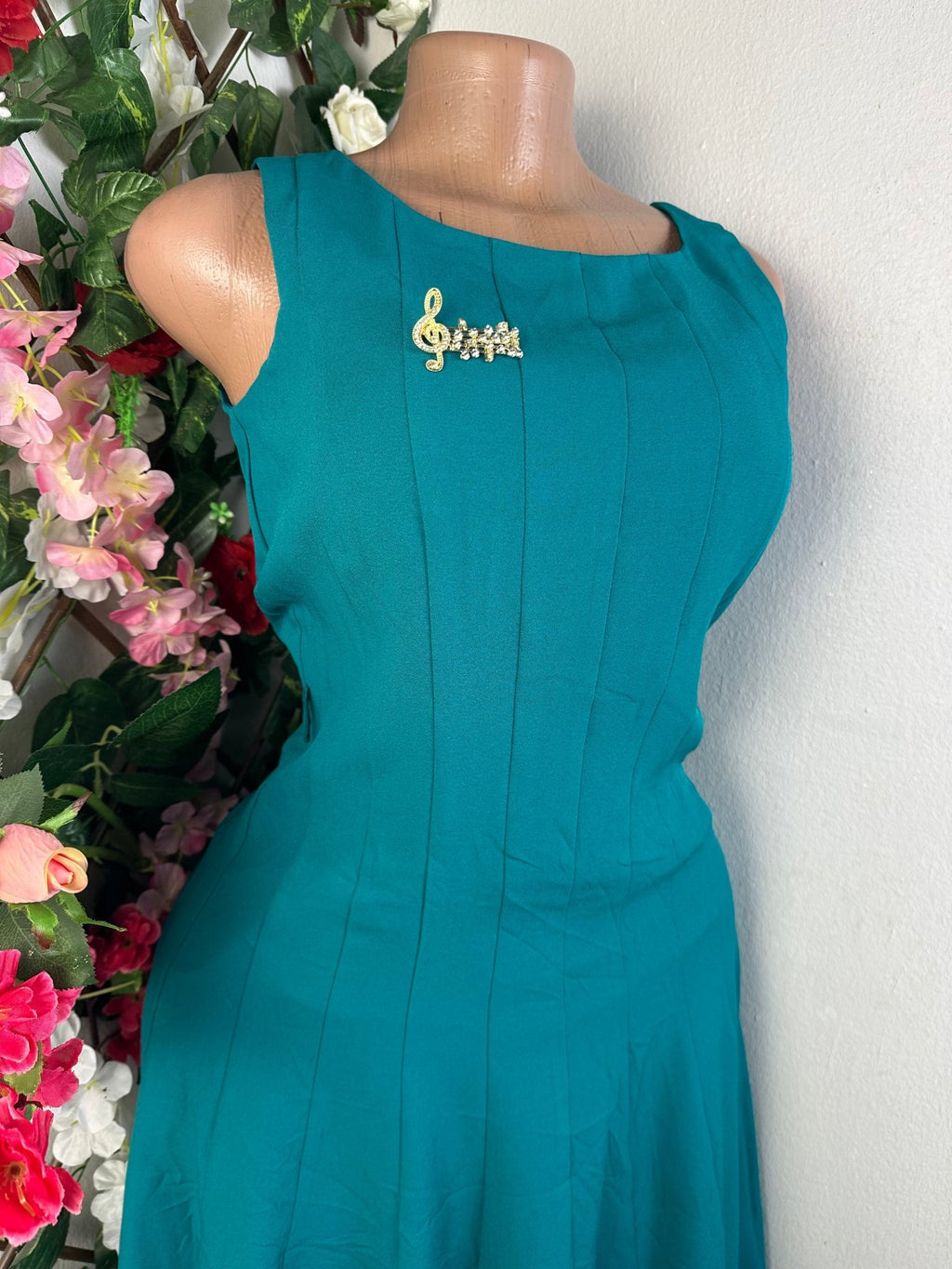 Robe évasée sans manches col rond - Perluna Store - kinshasa