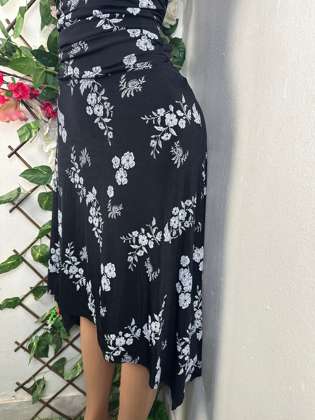 Robe évasée sans manches col V - Perluna Store - kinshasa