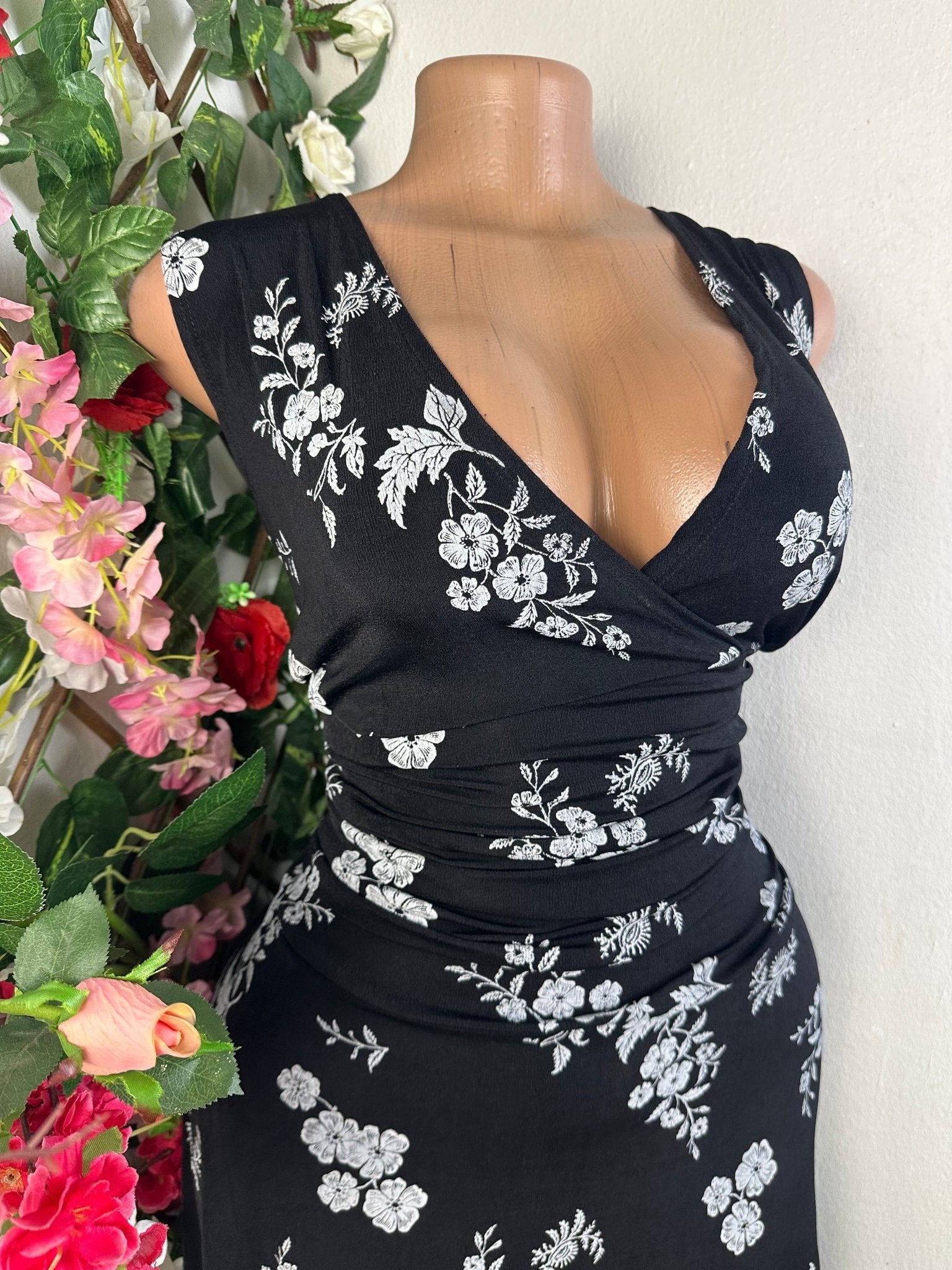 Robe évasée sans manches col V - Perluna Store - kinshasa